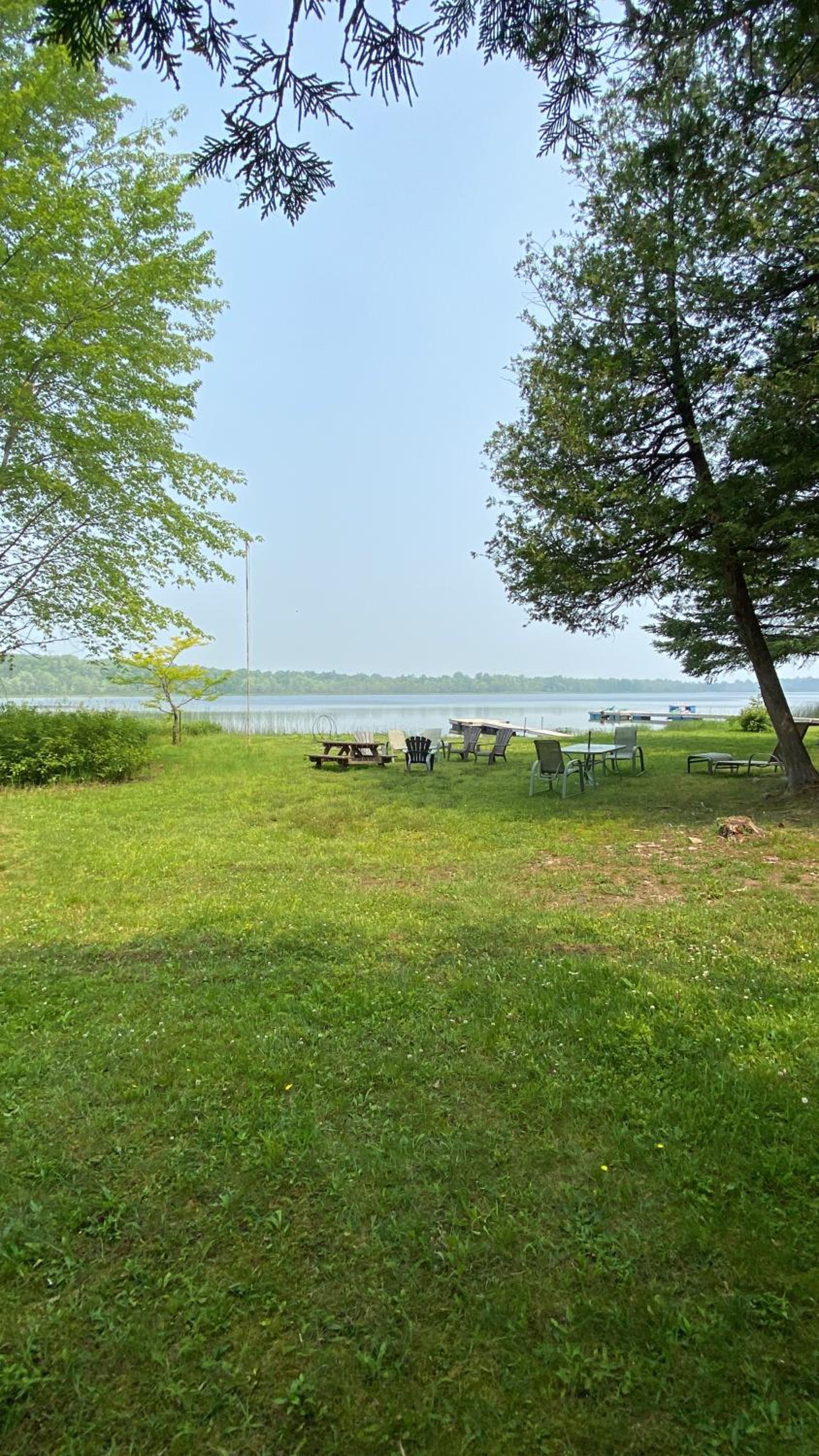 Lovely waterfront private cottage with hot tub in Kawartha Lakes
