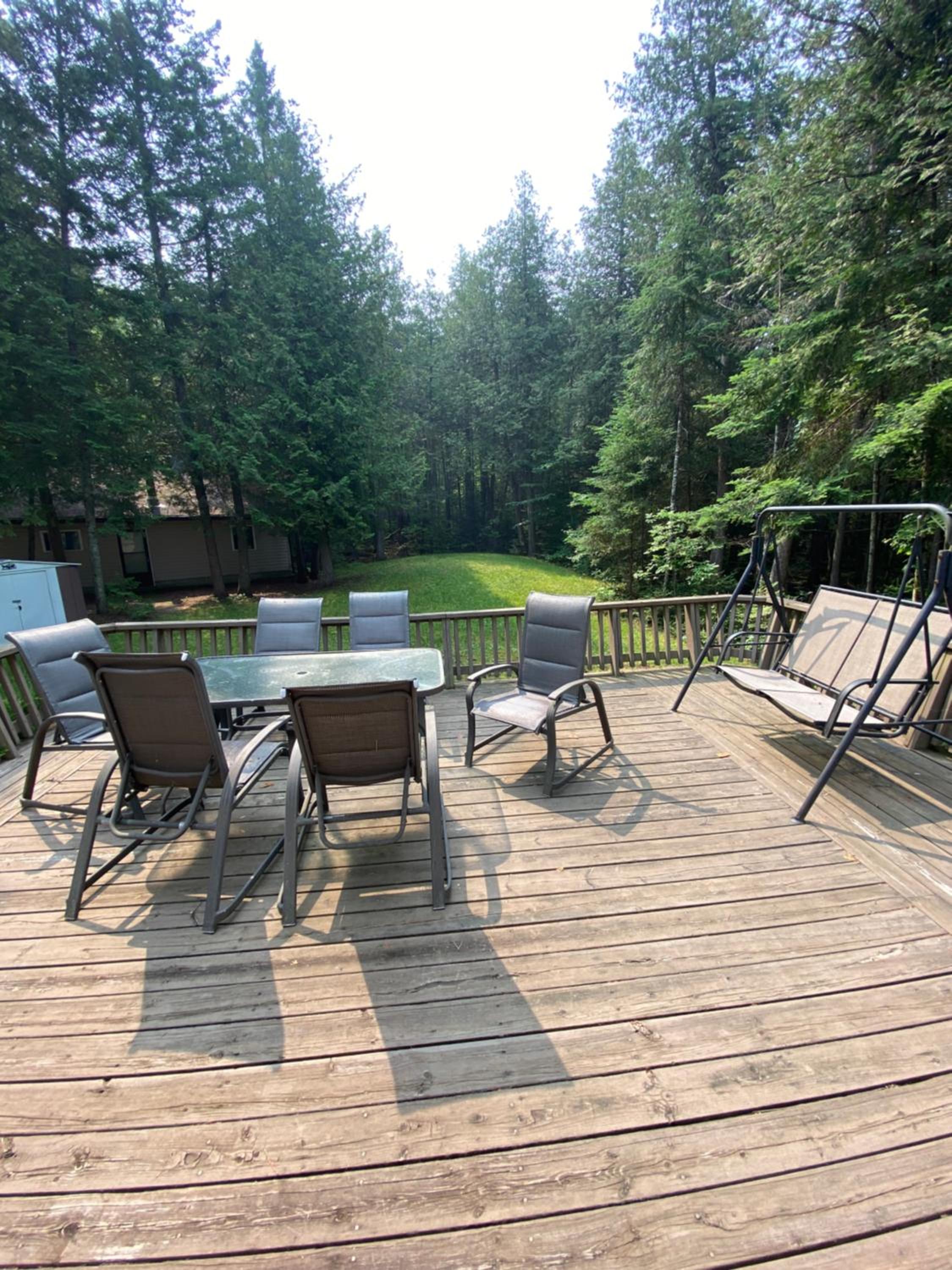 Lovely waterfront private cottage with hot tub in Kawartha Lakes