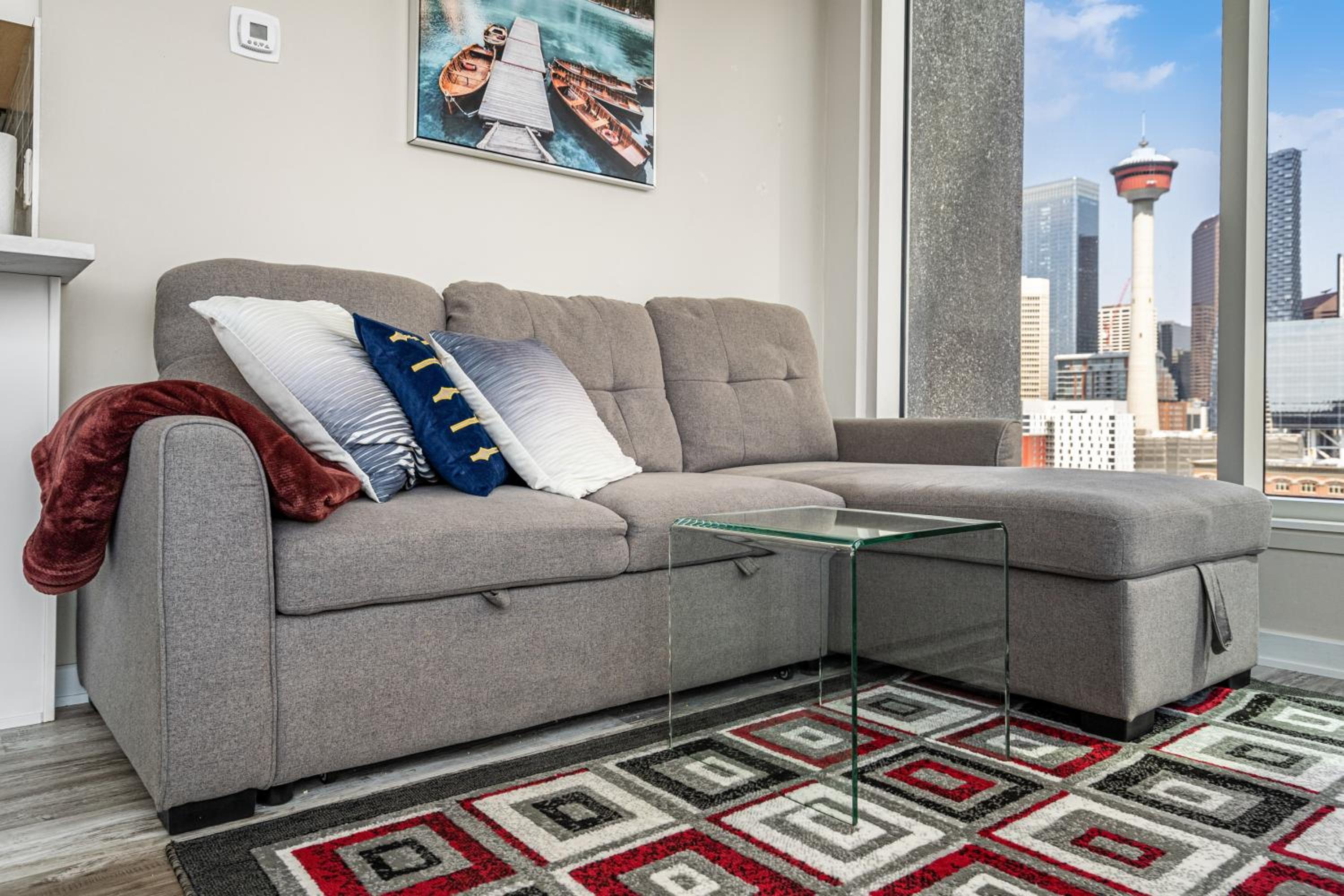 Chic 2BR Condo in Vibrant Downtown Calgary