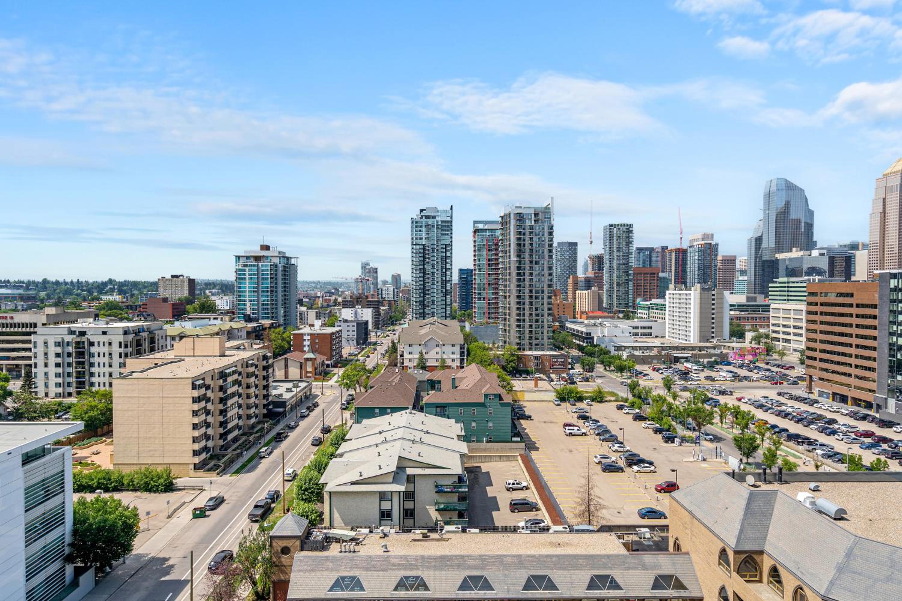 City Centre Retreat - 1BR Condo with Desk