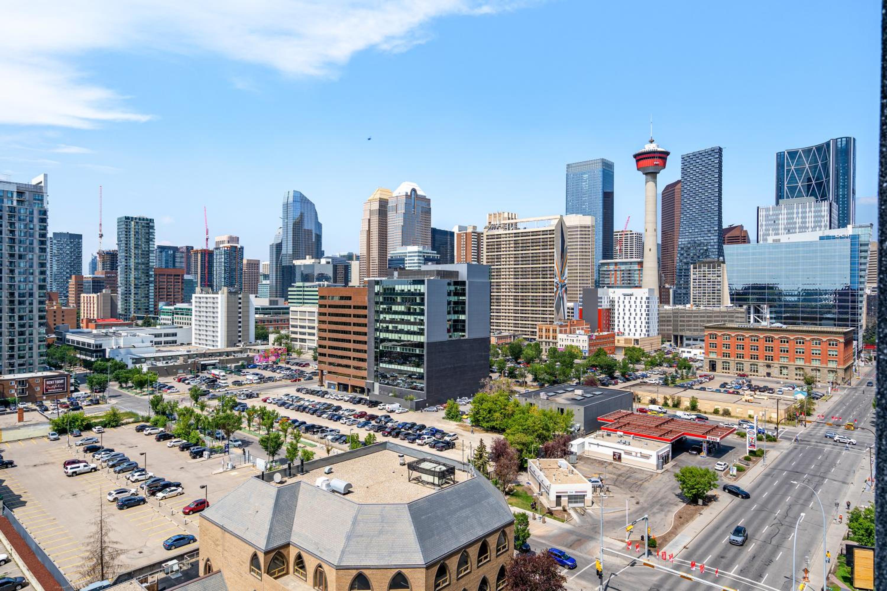 City Centre Retreat - 1BR Condo with Desk