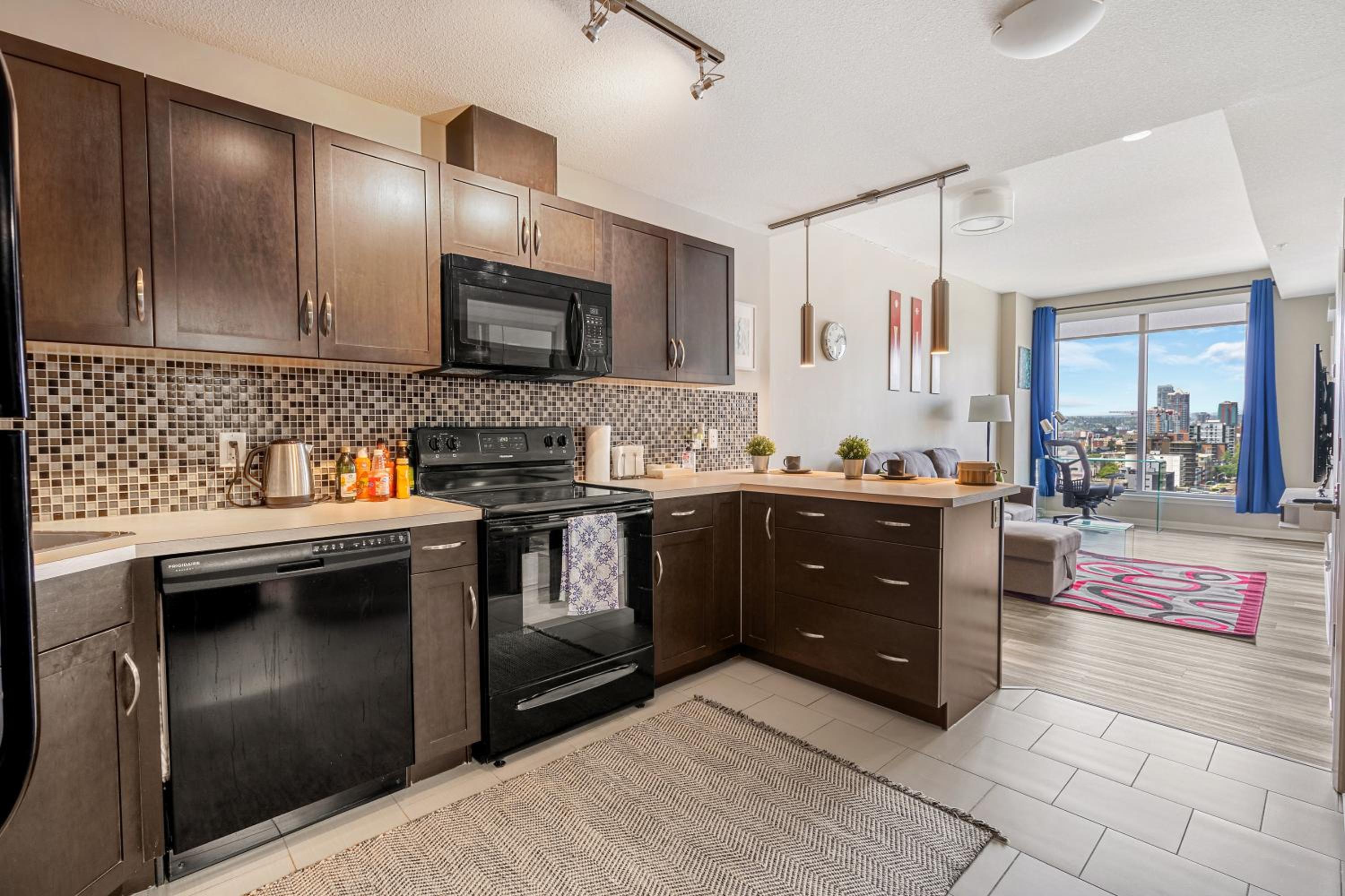 City Centre Retreat - 1BR Condo with Desk