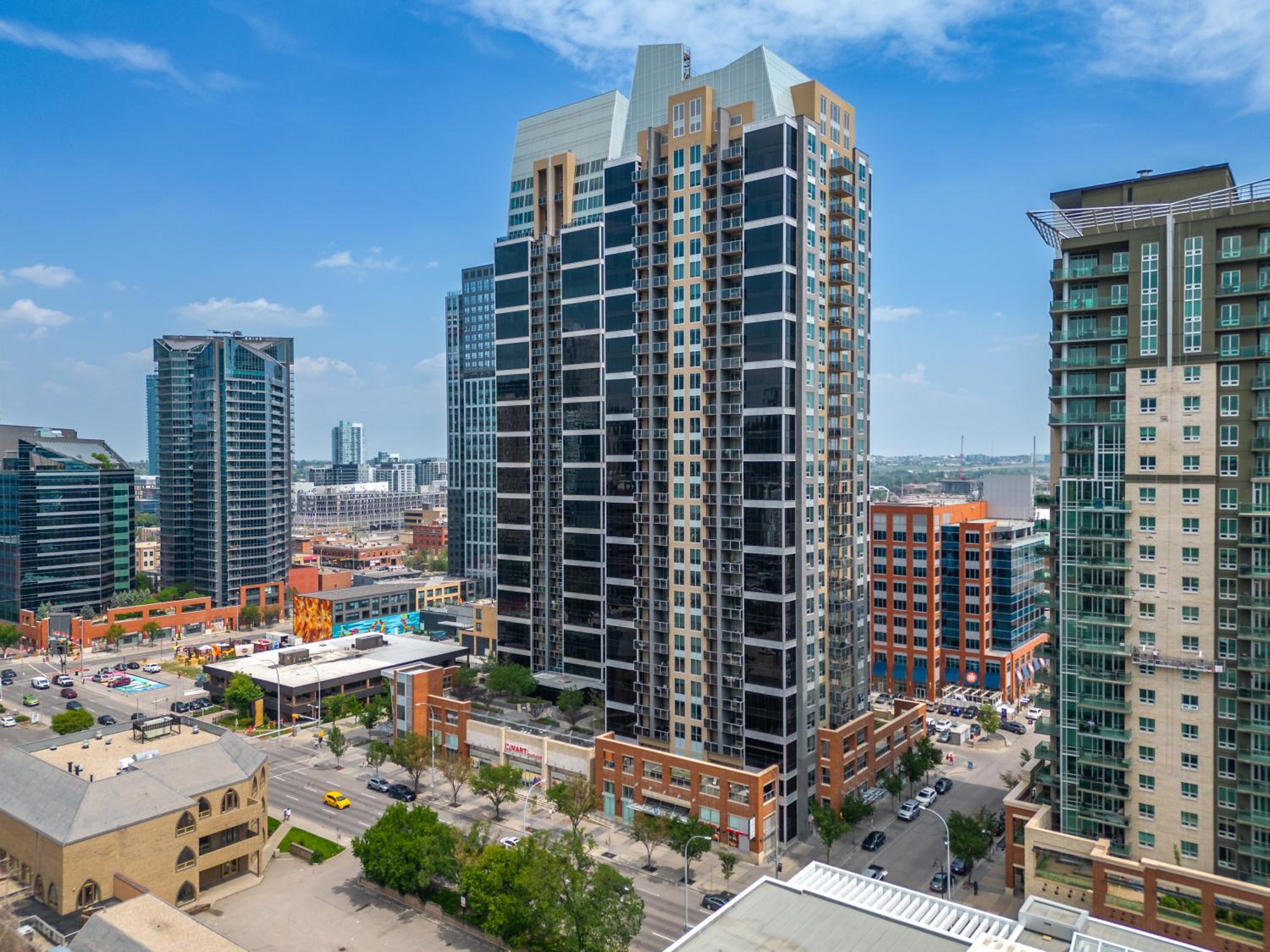 City Centre Retreat - 1BR Condo with Desk