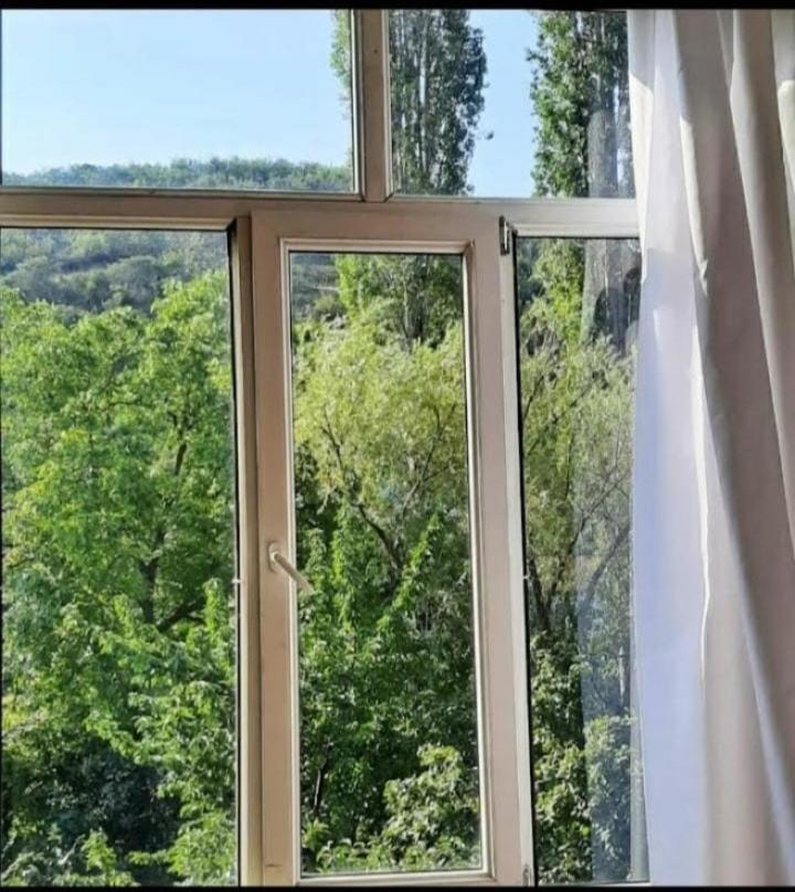 Çay qırağında ev