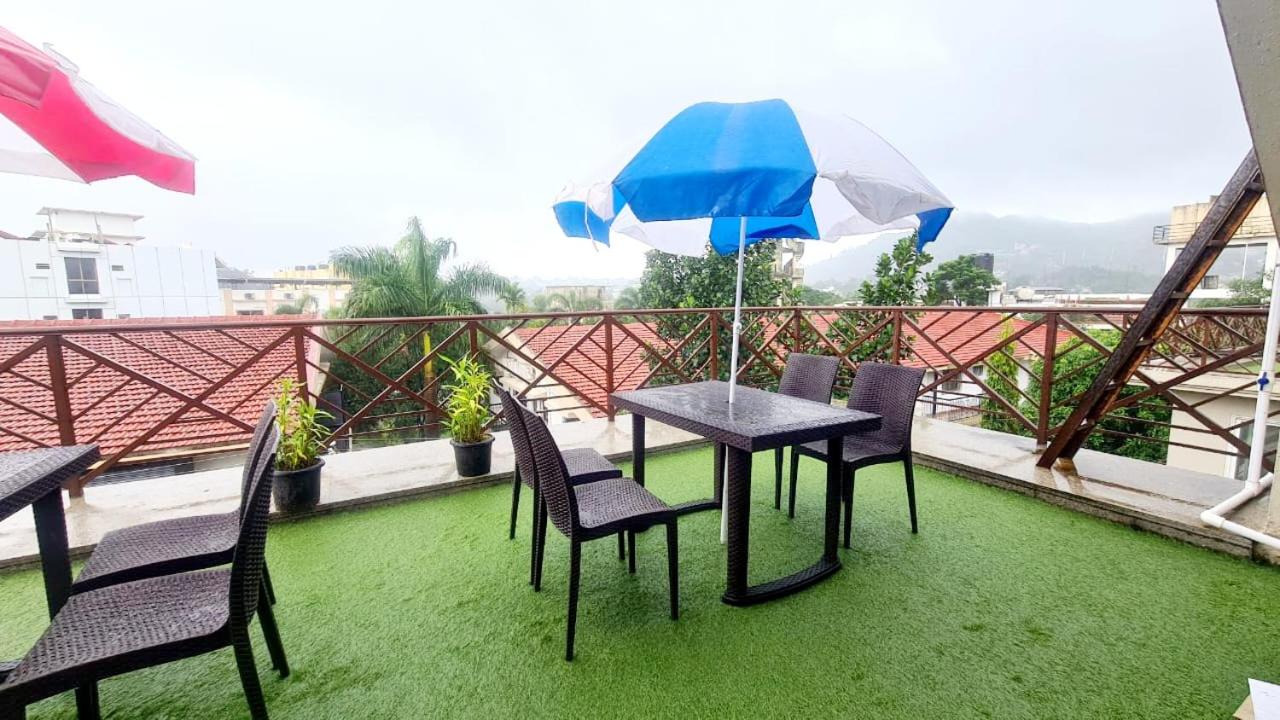 YellowBrick Villa - Near Market /Swimming pool/ AC/ Luxurious view 3