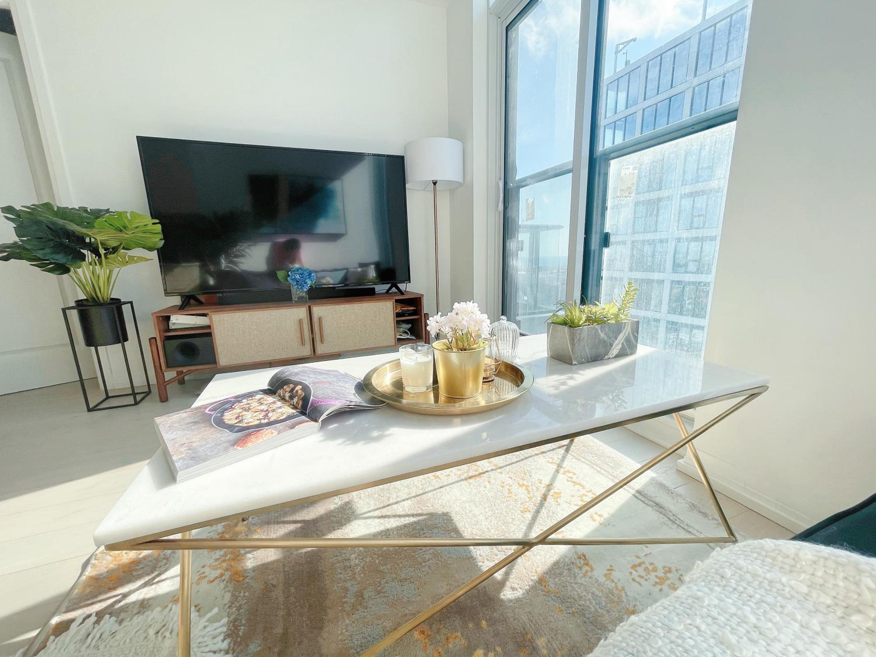 INFIVILLA Boutique Penthouse-Live in the SKY with Amazing Lakeview! Downtown Toronto!B
