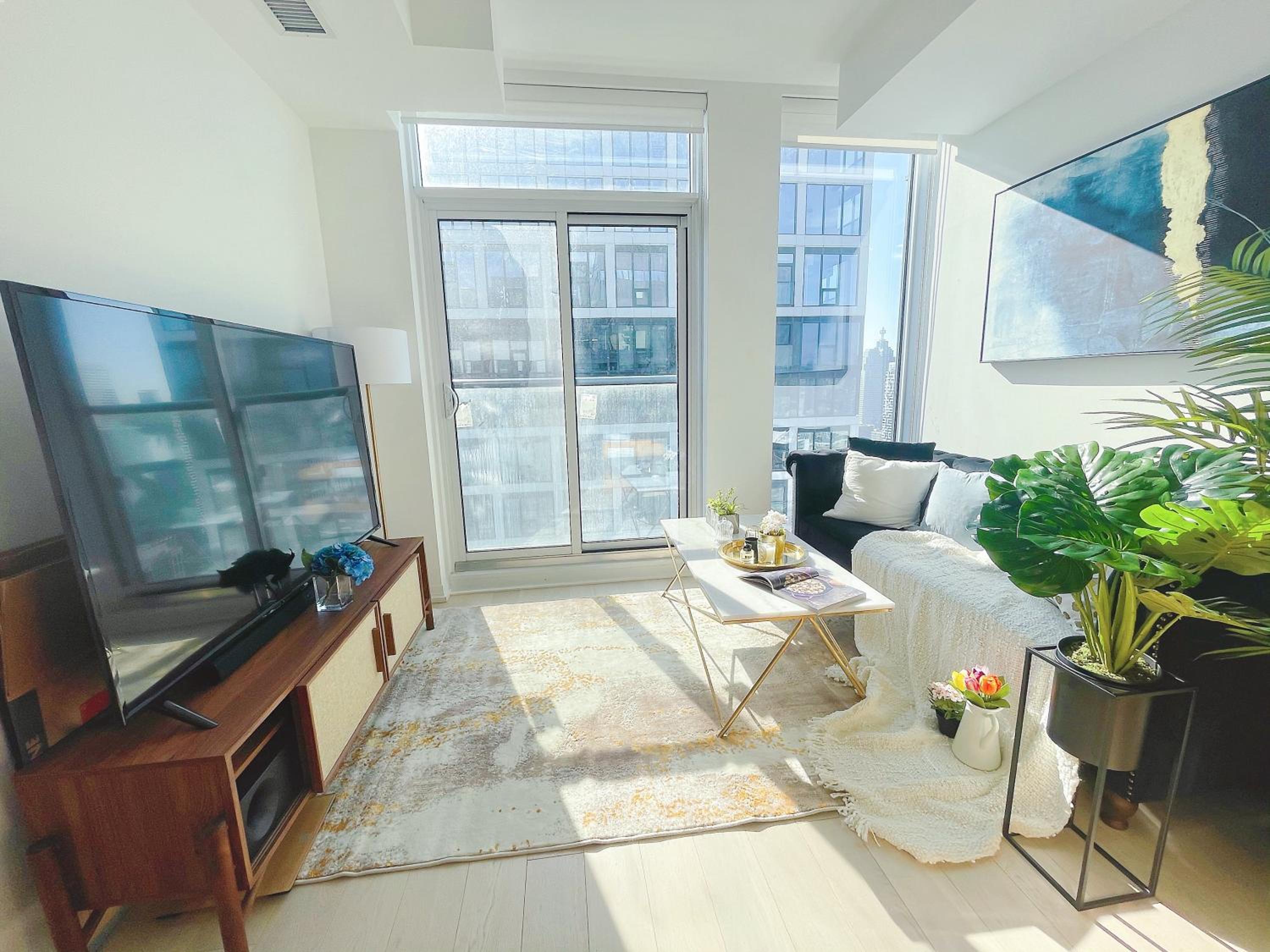 INFIVILLA Boutique Penthouse-Live in the SKY with Amazing Lakeview! Downtown Toronto!B