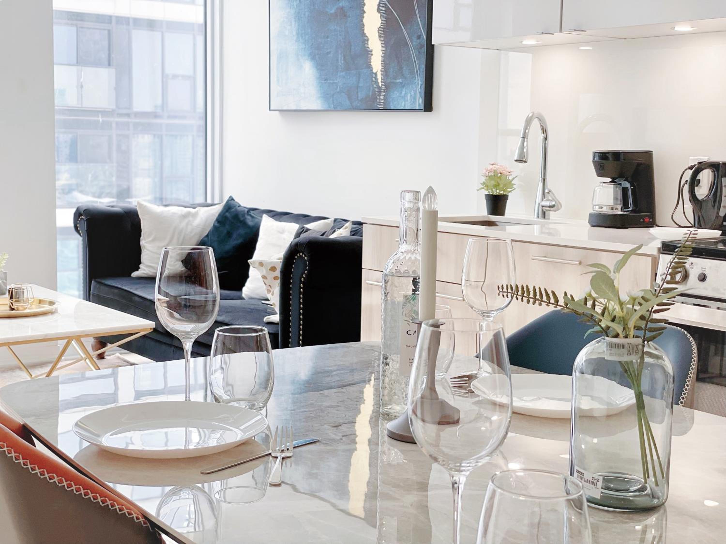 INFIVILLA Boutique Penthouse-Live in the SKY with Amazing Lakeview! Downtown Toronto!B