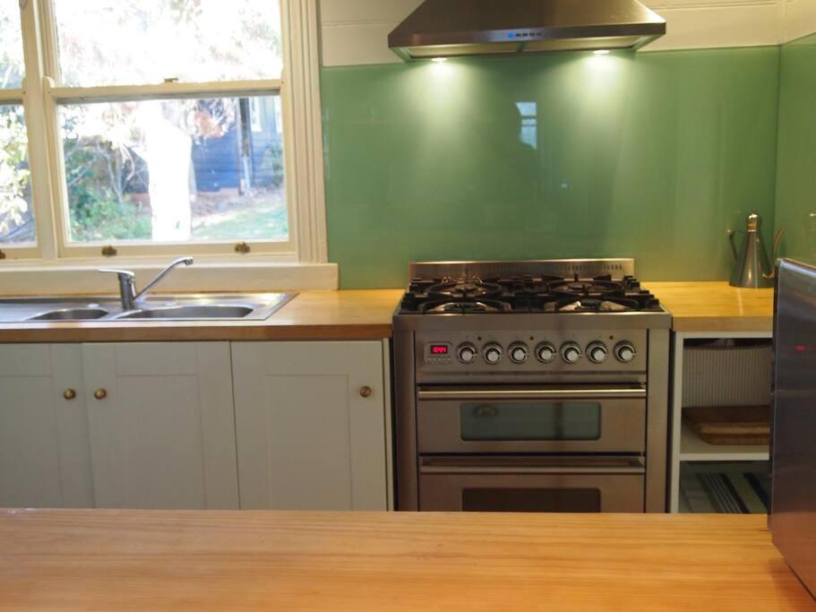 Temora House- classic, pet friendly, close to town