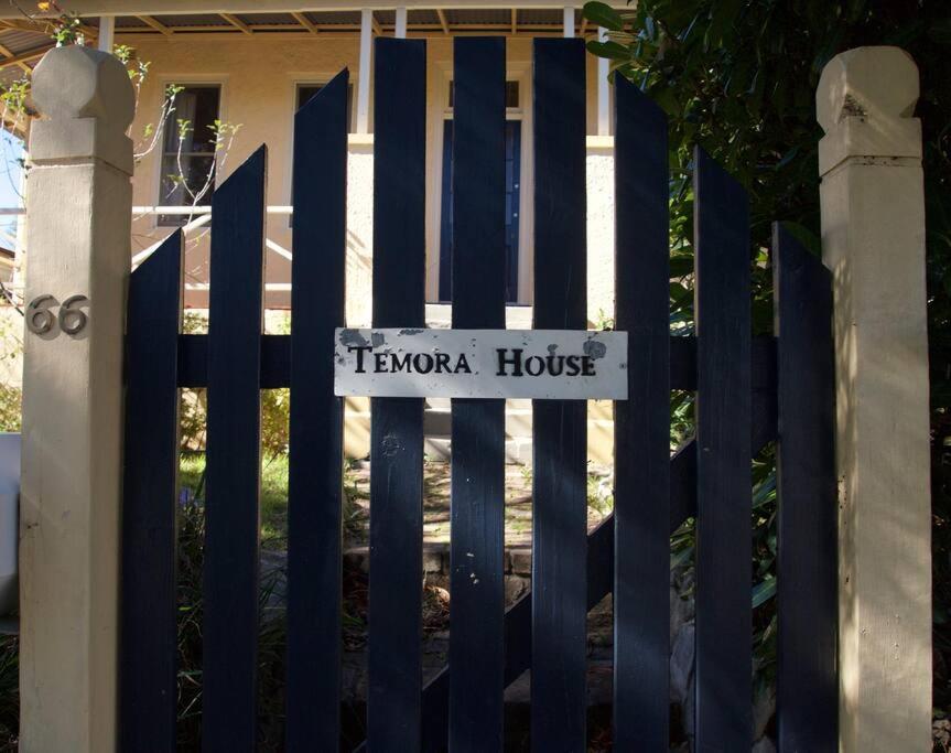 Temora House- classic, pet friendly, close to town