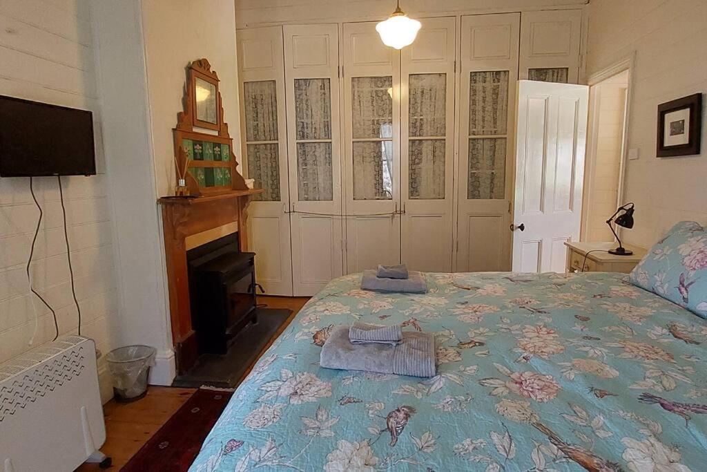 Temora House- classic, pet friendly, close to town