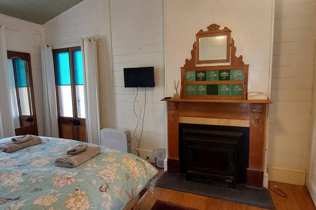 Temora House- classic, pet friendly, close to town