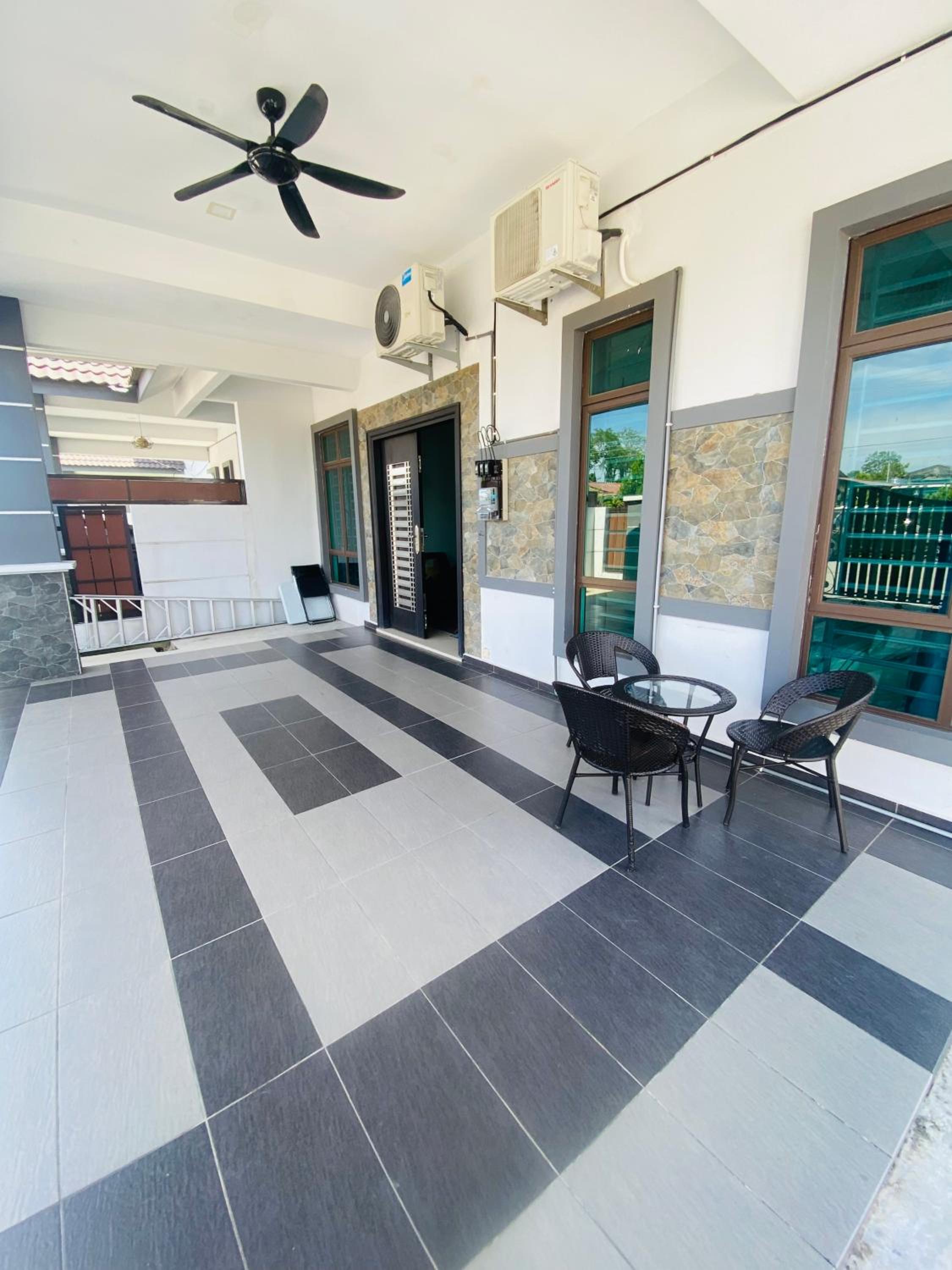 NS Vacation Home Muar with Kids Friendly Pool