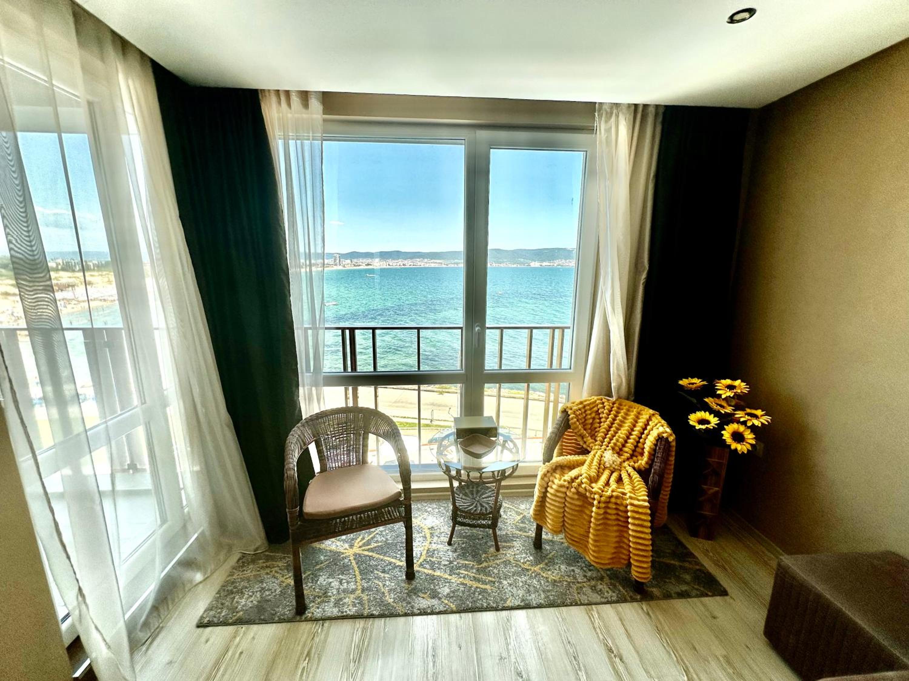 One Bedroom Private Apartment Paradiso B 501 view 3