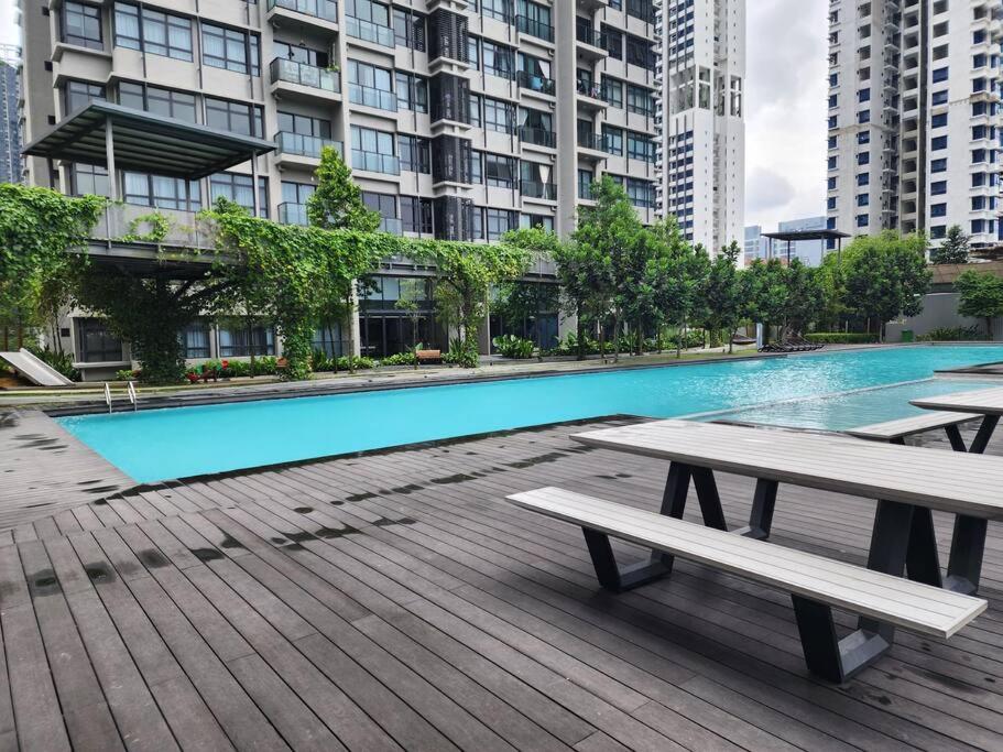 Sunflower/4r3b/klcc/1550sf/bacony/newcondo/bathtub