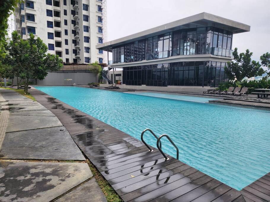 Sunflower/4r3b/klcc/1550sf/bacony/newcondo/bathtub