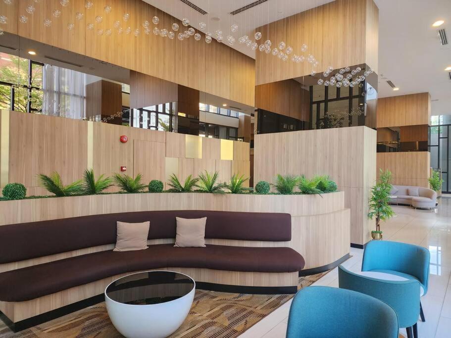 Sunflower/4r3b/klcc/1550sf/bacony/newcondo/bathtub