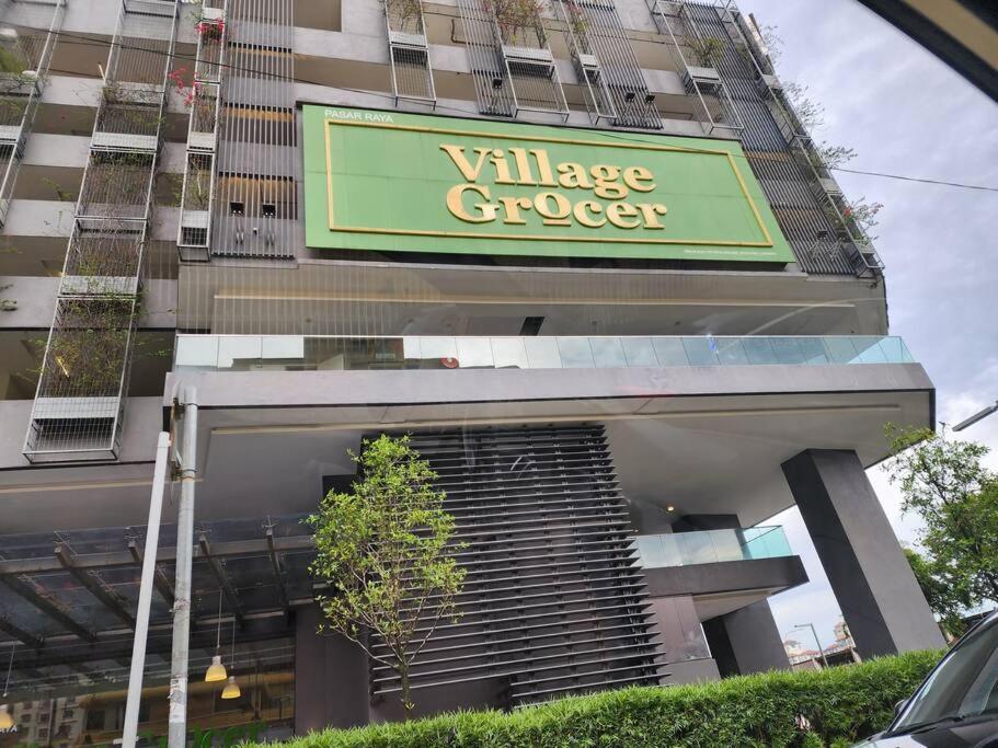 Sunflower/4r3b/klcc/1550sf/bacony/newcondo/bathtub
