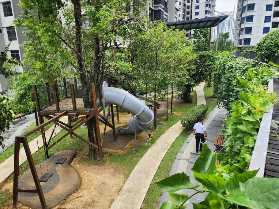 Sunflower/4r3b/klcc/1550sf/bacony/newcondo/bathtub