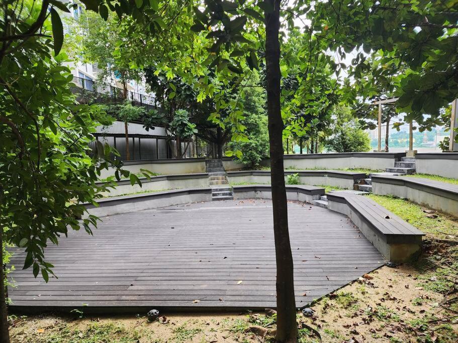 Sunflower/4r3b/klcc/1550sf/bacony/newcondo/bathtub