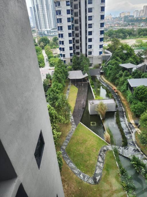 Sunflower/4r3b/klcc/1550sf/bacony/newcondo/bathtub