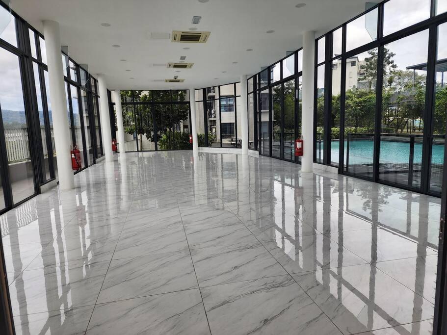 Sunflower/4r3b/klcc/1550sf/bacony/newcondo/bathtub