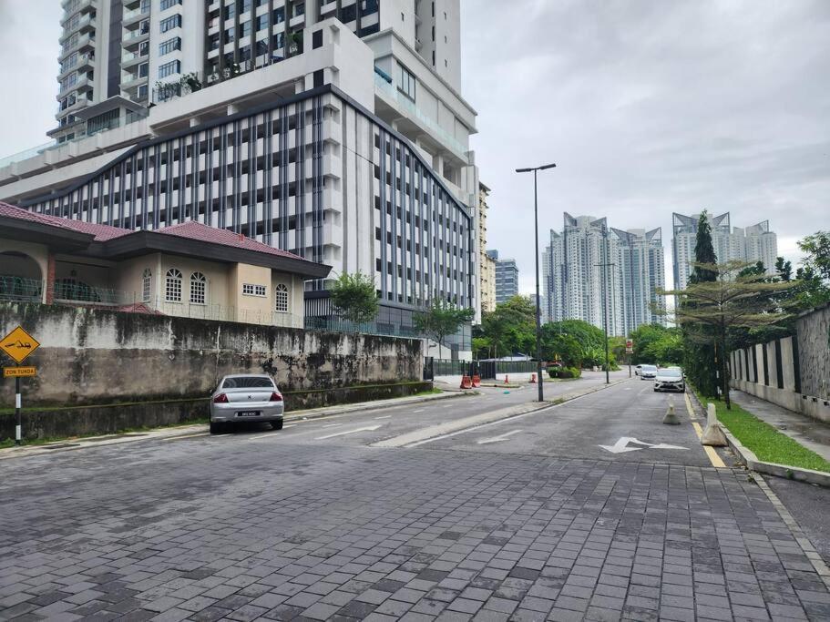 Sunflower/4r3b/klcc/1550sf/bacony/newcondo/bathtub
