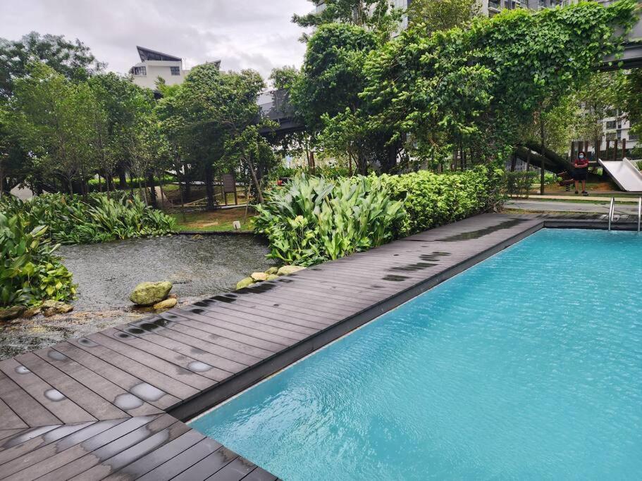 Sunflower/4r3b/klcc/1550sf/bacony/newcondo/bathtub