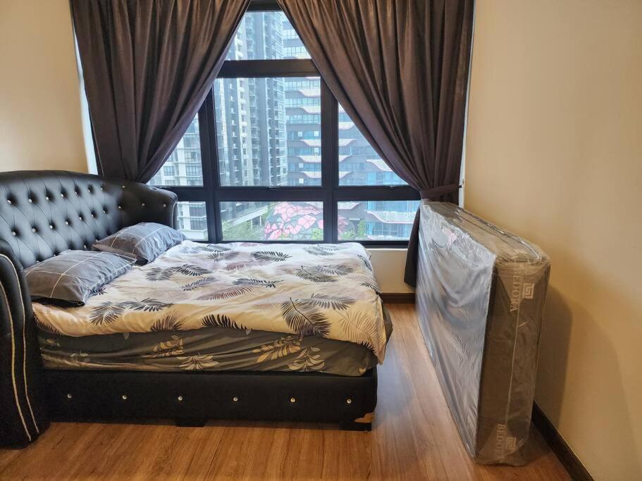 Sunflower/4r3b/klcc/1550sf/bacony/newcondo/bathtub