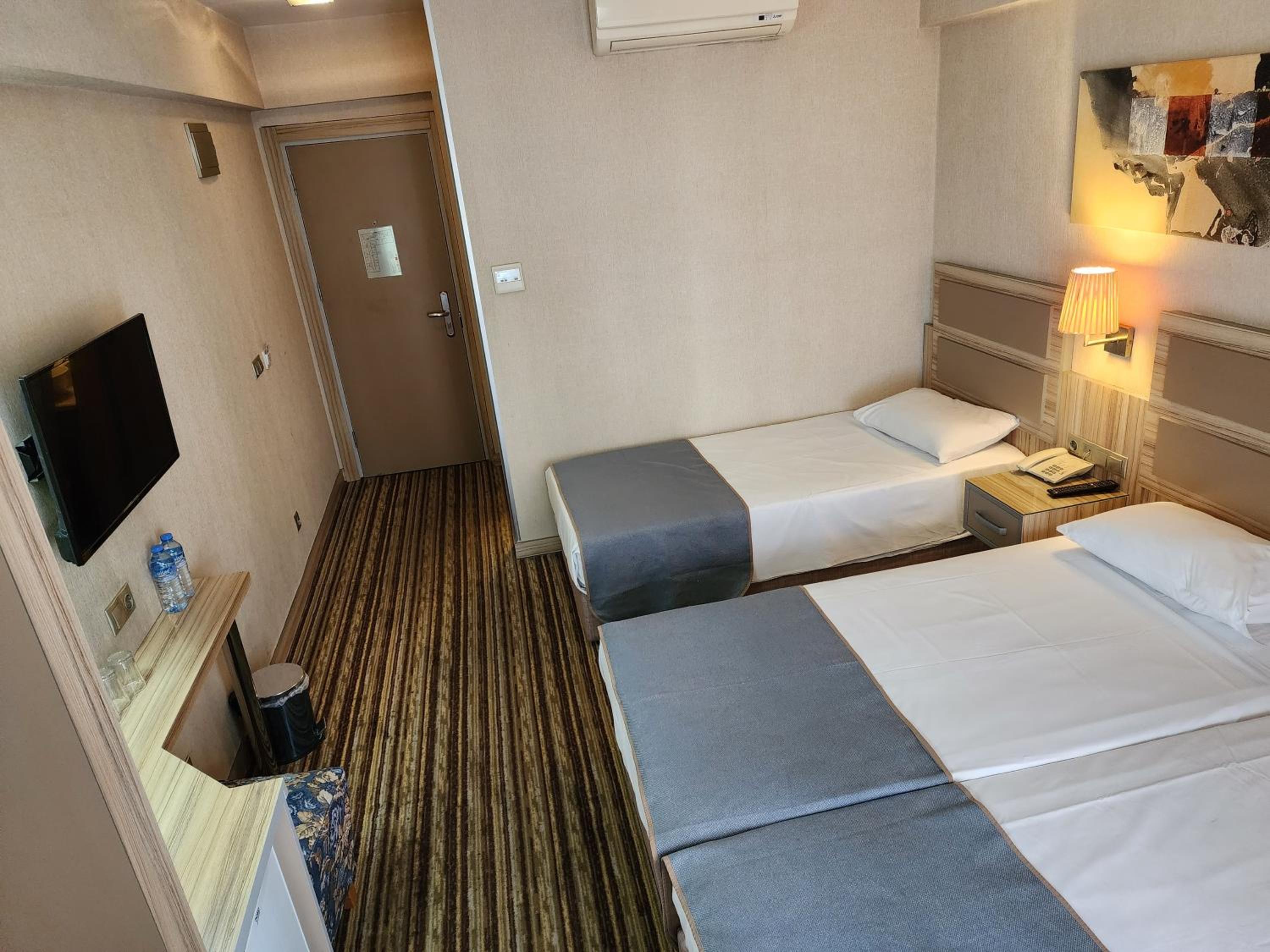 Nanda Hotel - Image 10