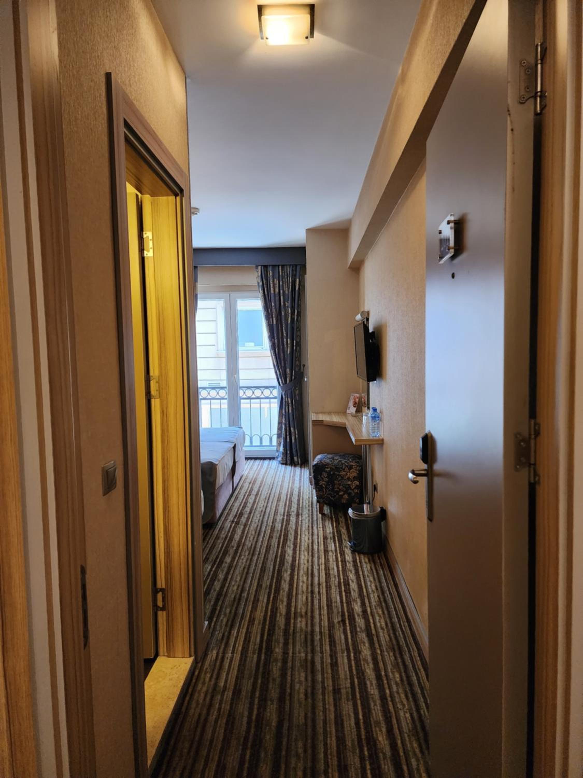 Nanda Hotel - Image 9