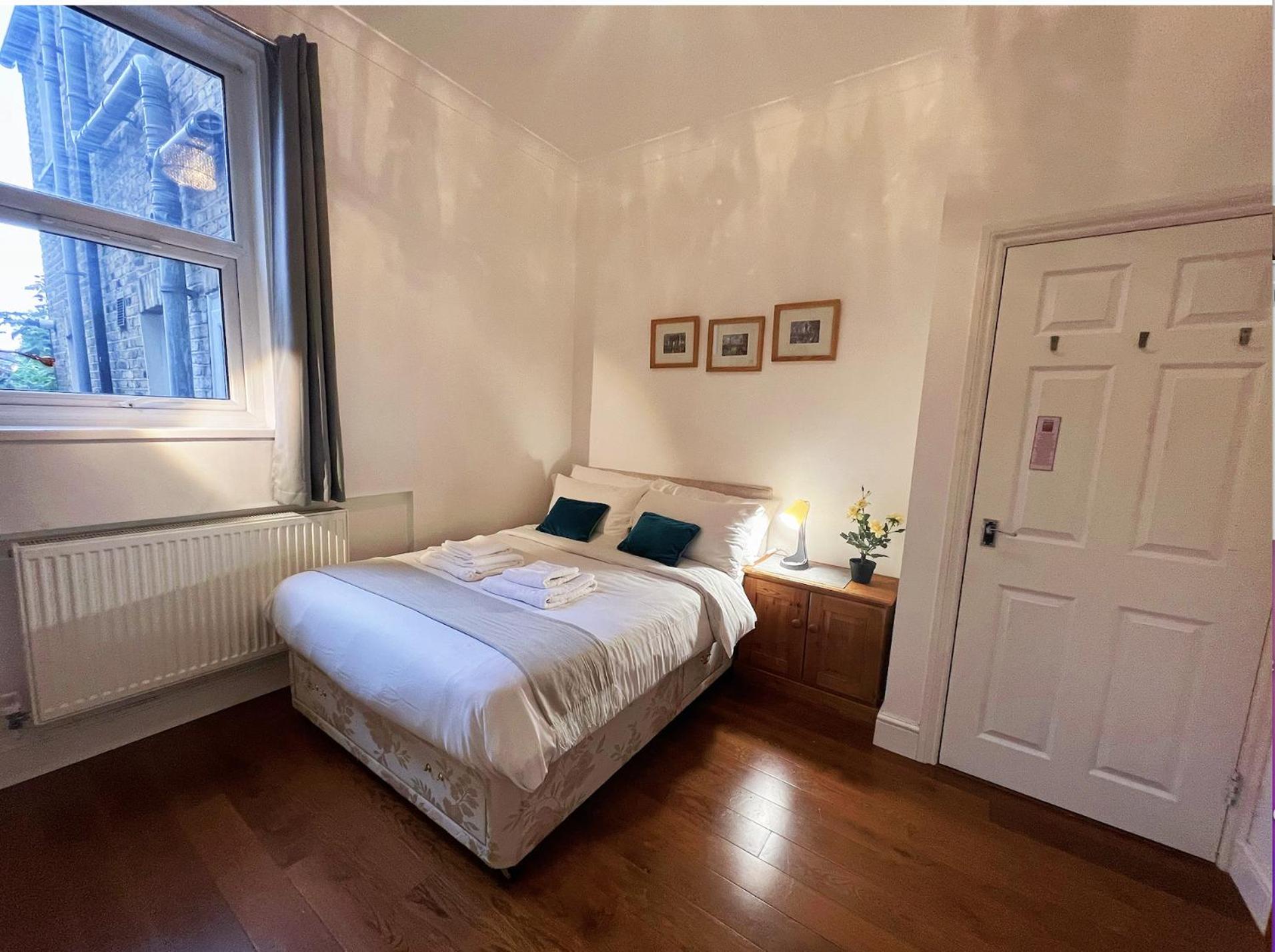 Lovely 2 Bedroom Garden Flat in London