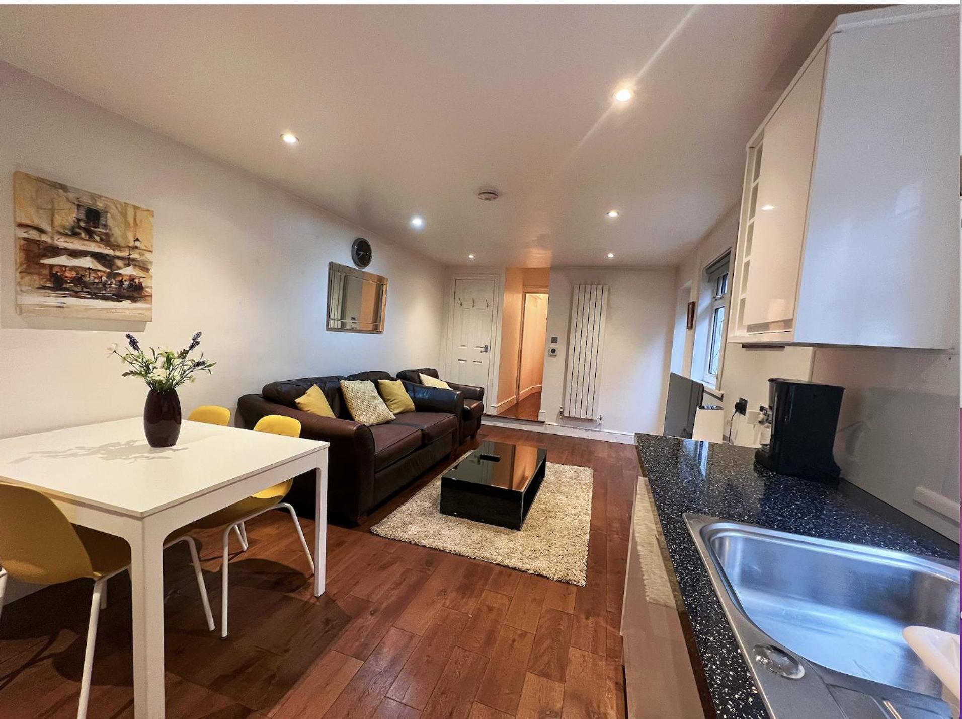 Lovely 2 Bedroom Garden Flat in London