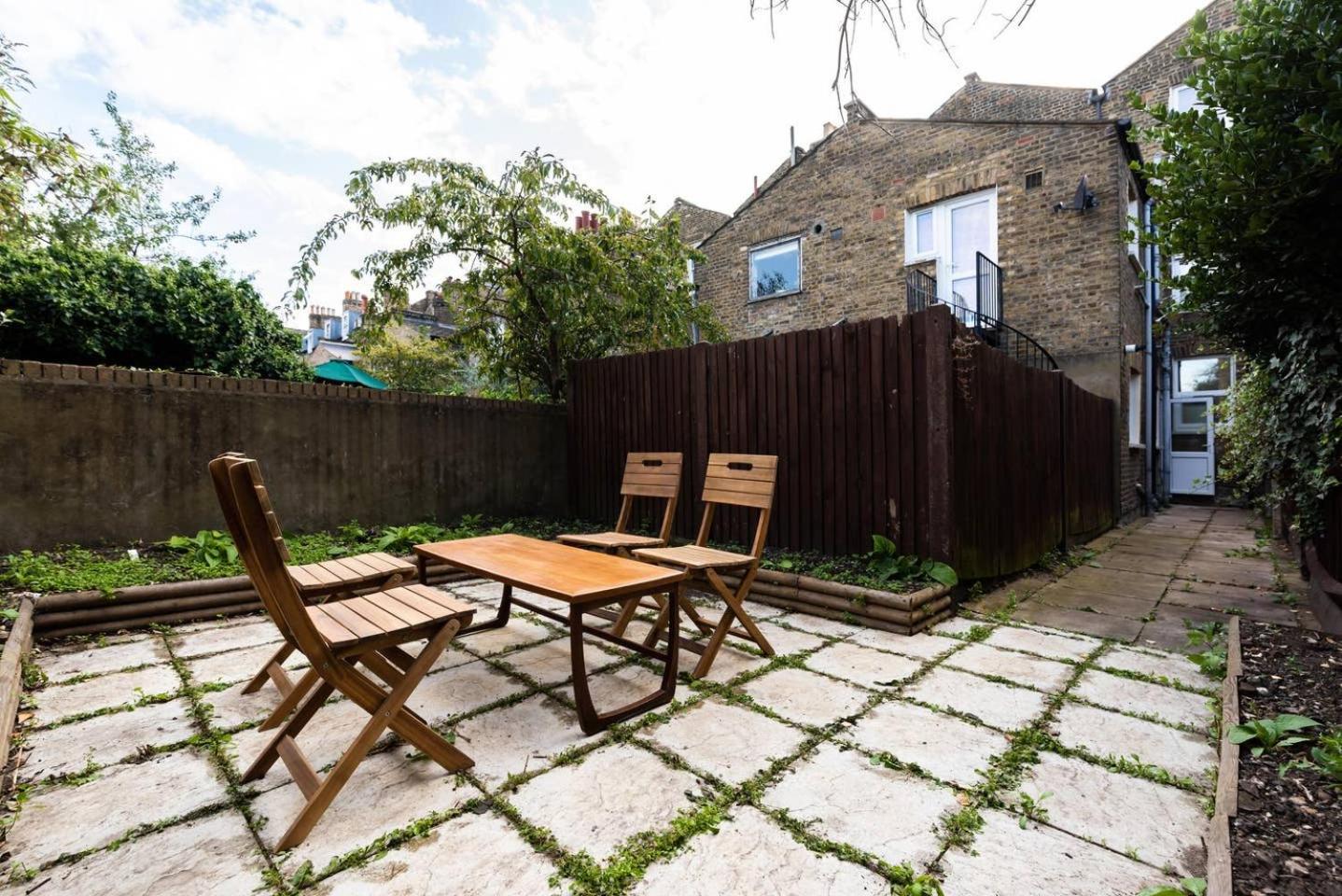 Lovely 2 Bedroom Garden Flat in London
