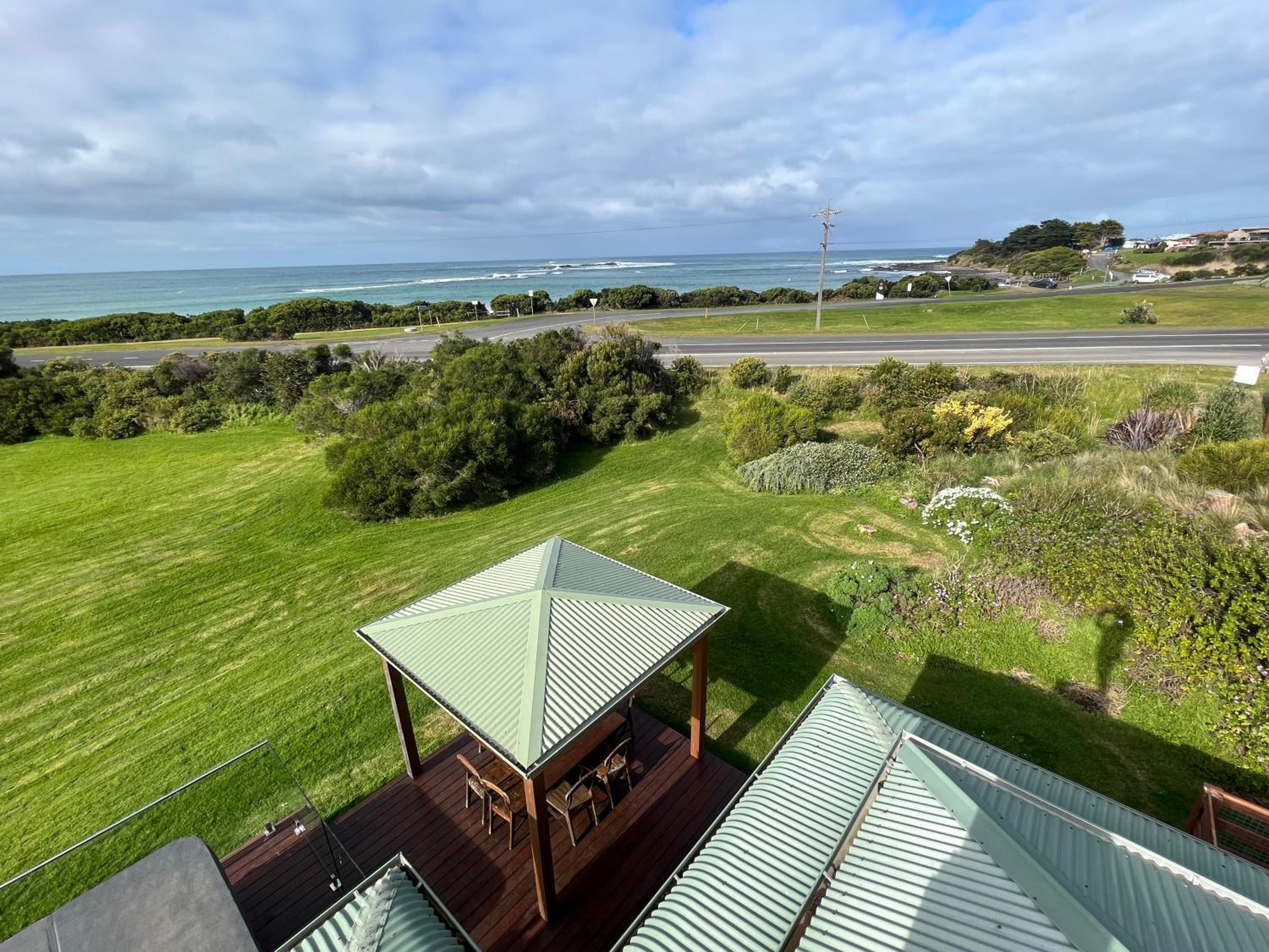 Sunny's Beach House in Apollo Bay with Jacuzzi