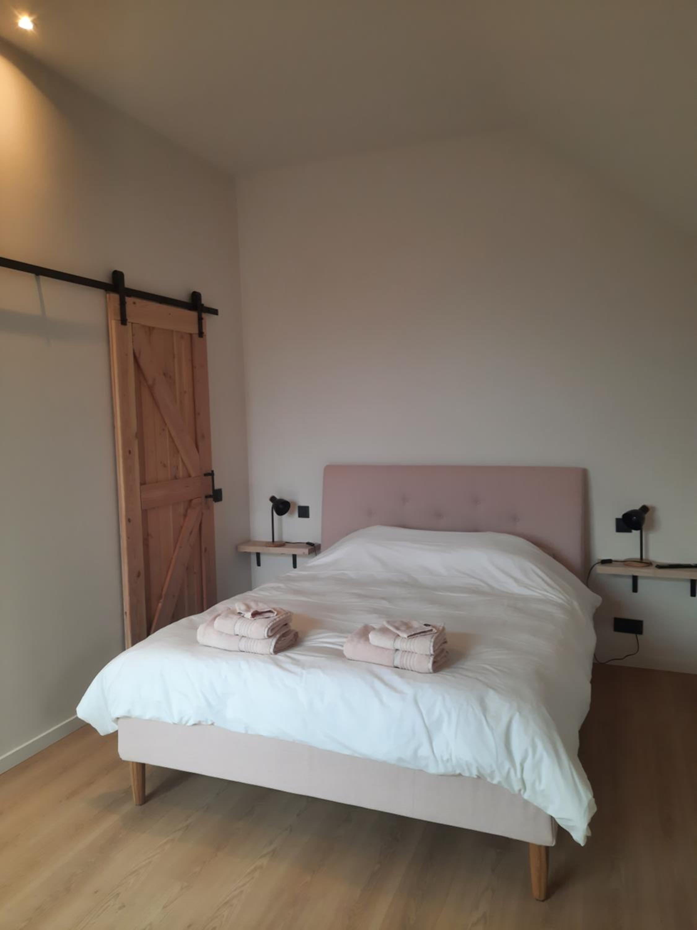 Komo Hill Stays - guestroom Komo Cosy