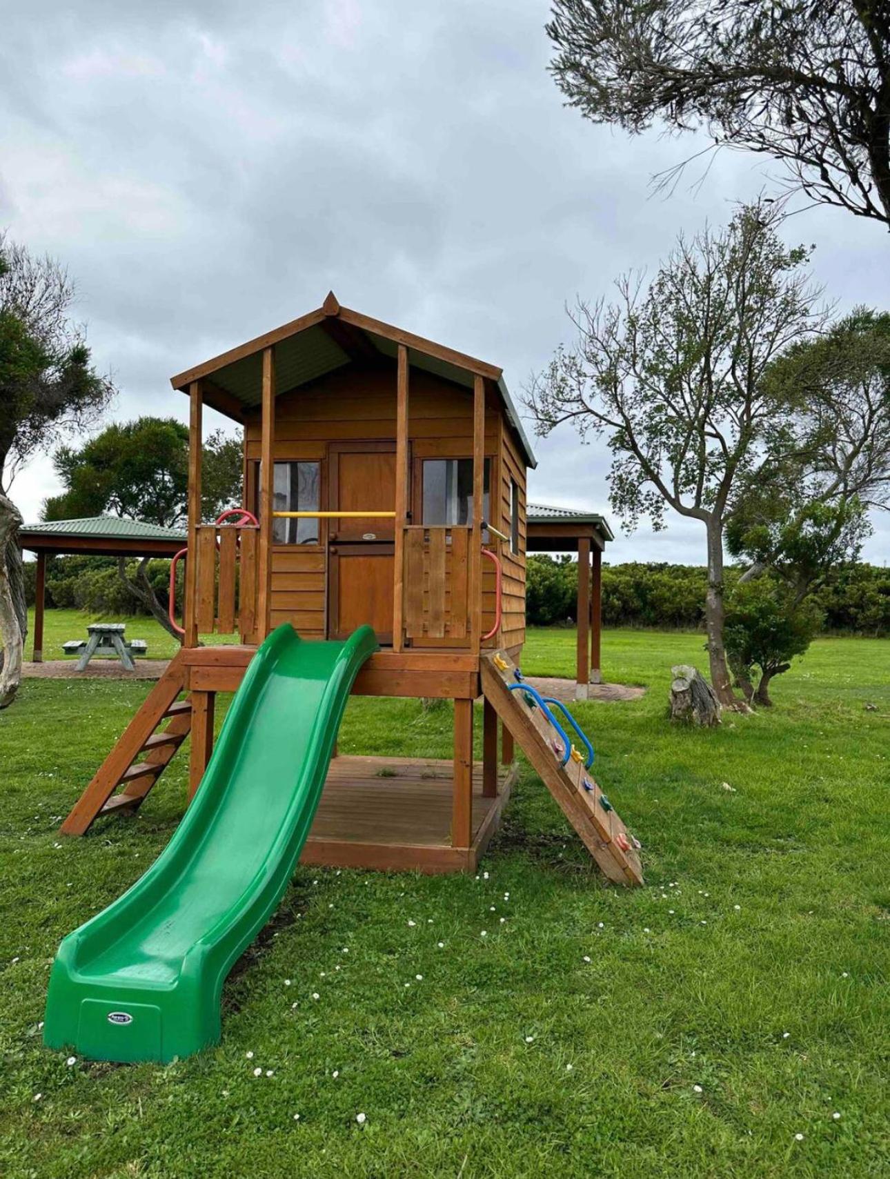 Sunny's Beach House in Apollo Bay with Jacuzzi