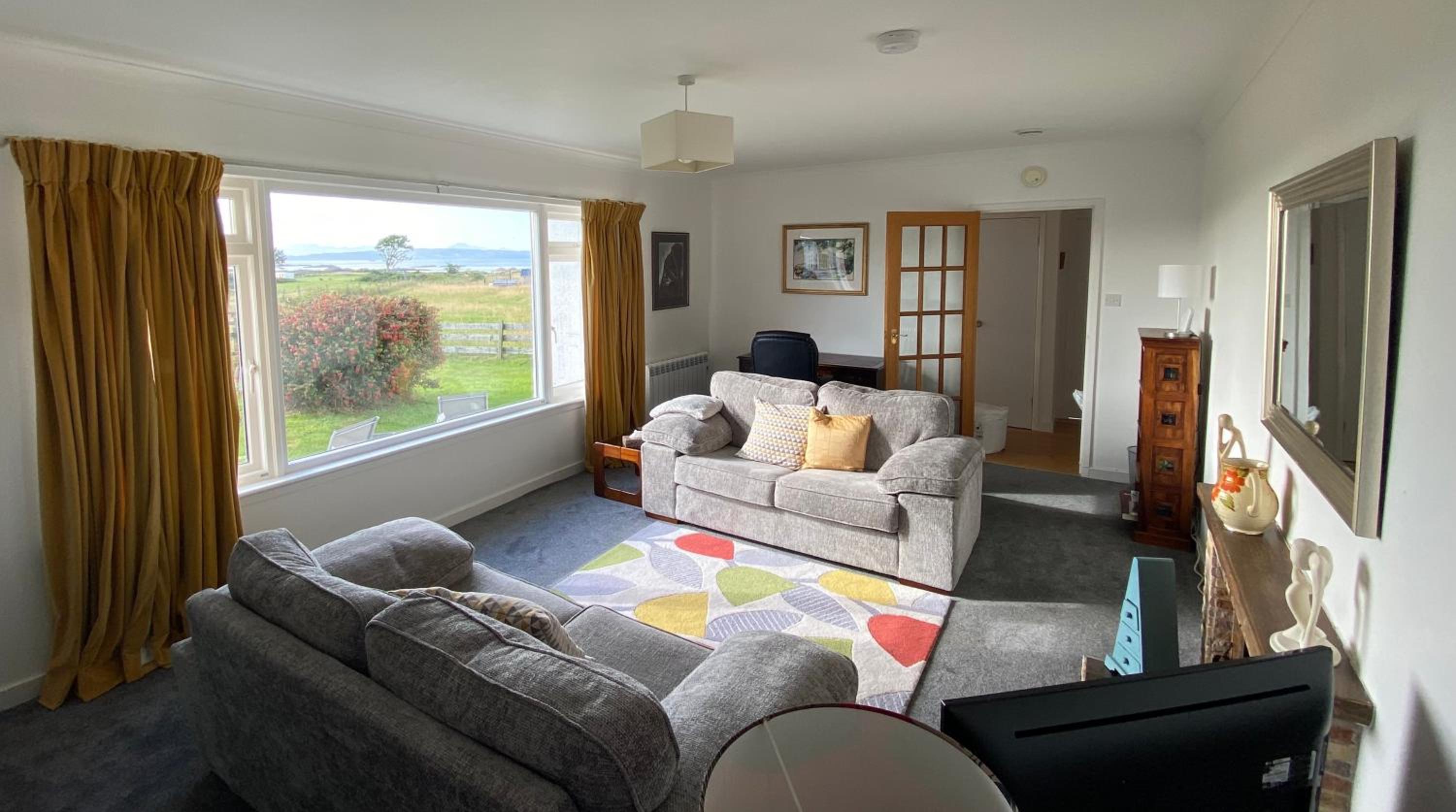 Hotel The Sheiling holiday home with gorgeous views over the isles - Image 1