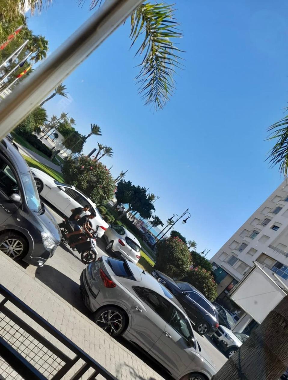 Apparemment tanger enface hôtel el oumnia puerto view 3