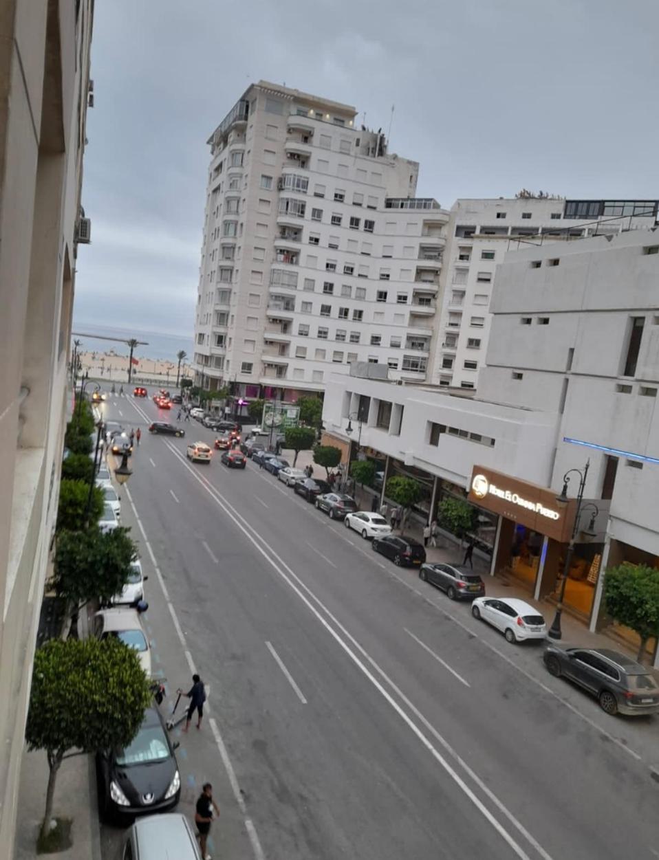 Apparemment tanger enface hôtel el oumnia puerto view 4