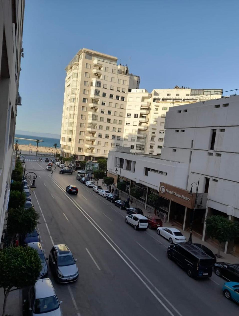 Apparemment tanger enface hôtel el oumnia puerto view 5