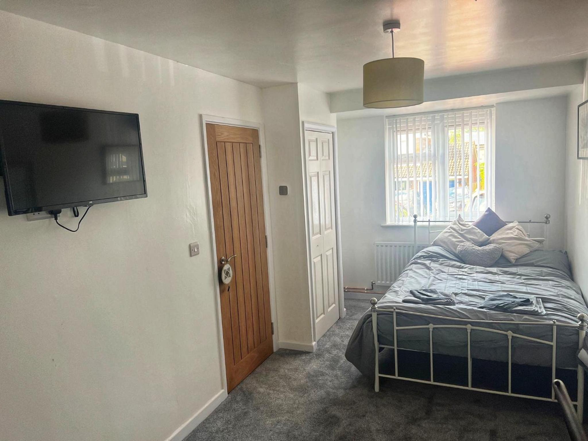 Modern comfortable quiet self contained apartments