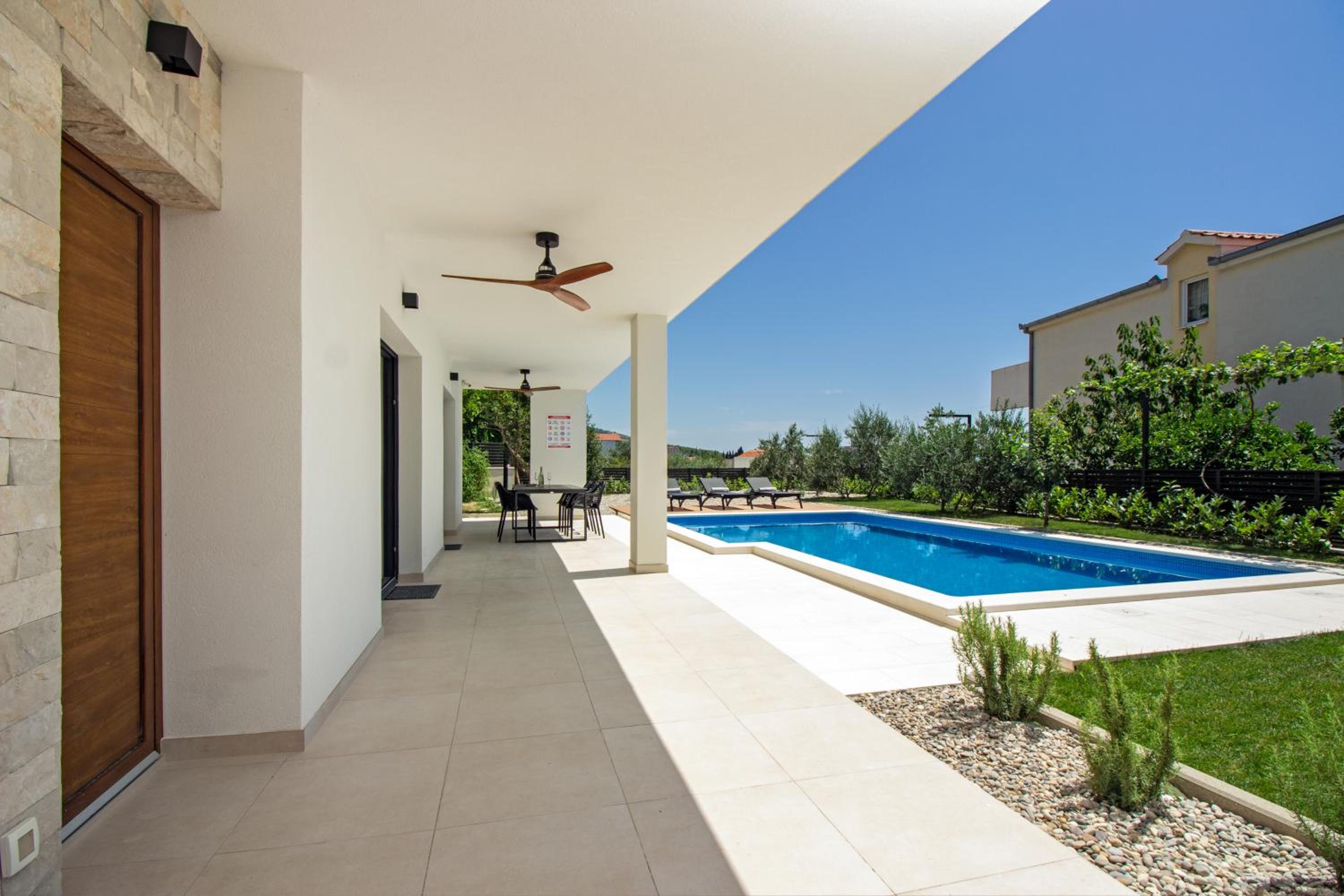 Podstrana Vacations - Family House "Villa Gyra" with Private Swimming Pool, Indoor BBQ, Gym and Gaming room! - Property Image 3