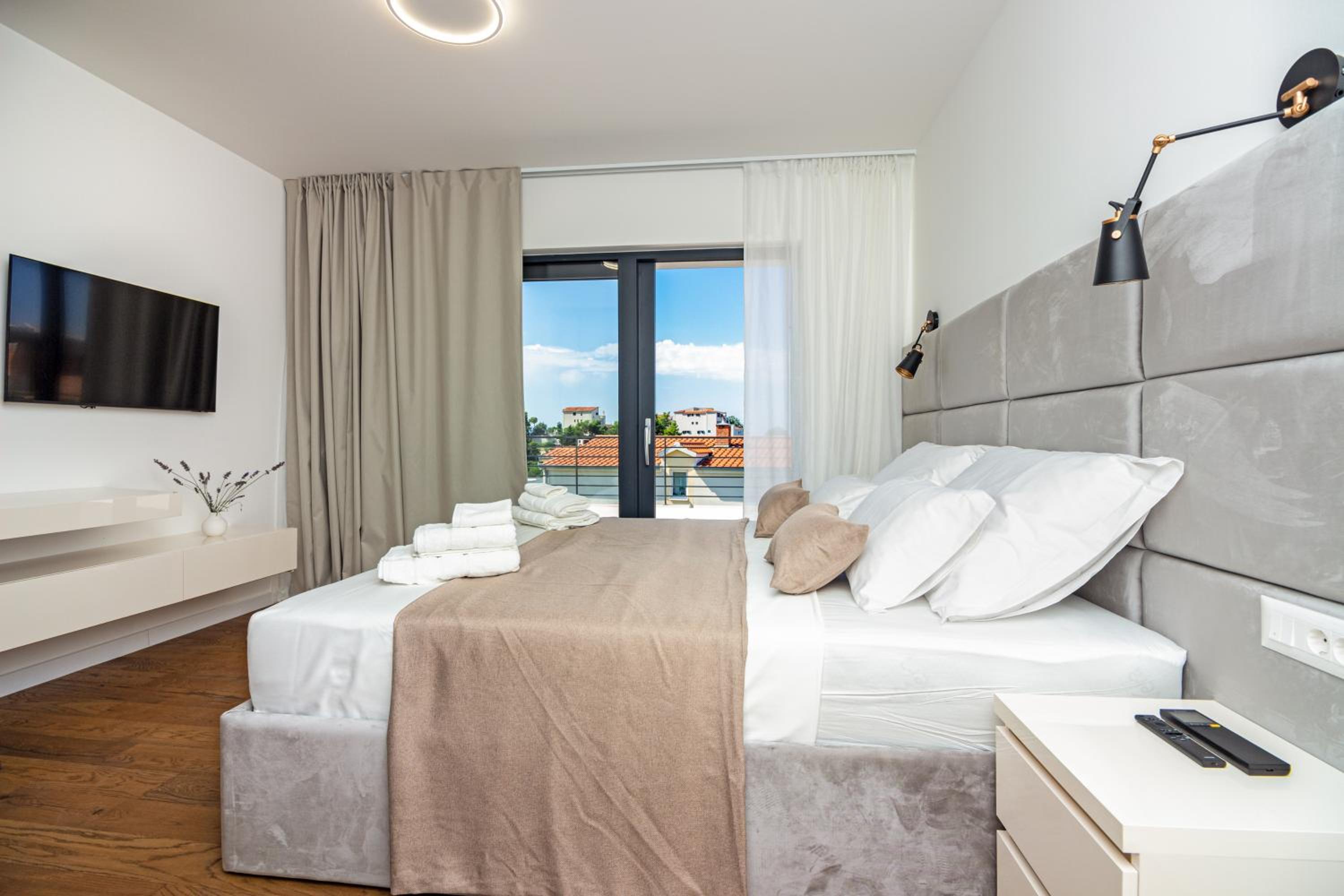 Podstrana Vacations - Family House "Villa Gyra" with Private Swimming Pool, Indoor BBQ, Gym and Gaming room! - Property Image 16