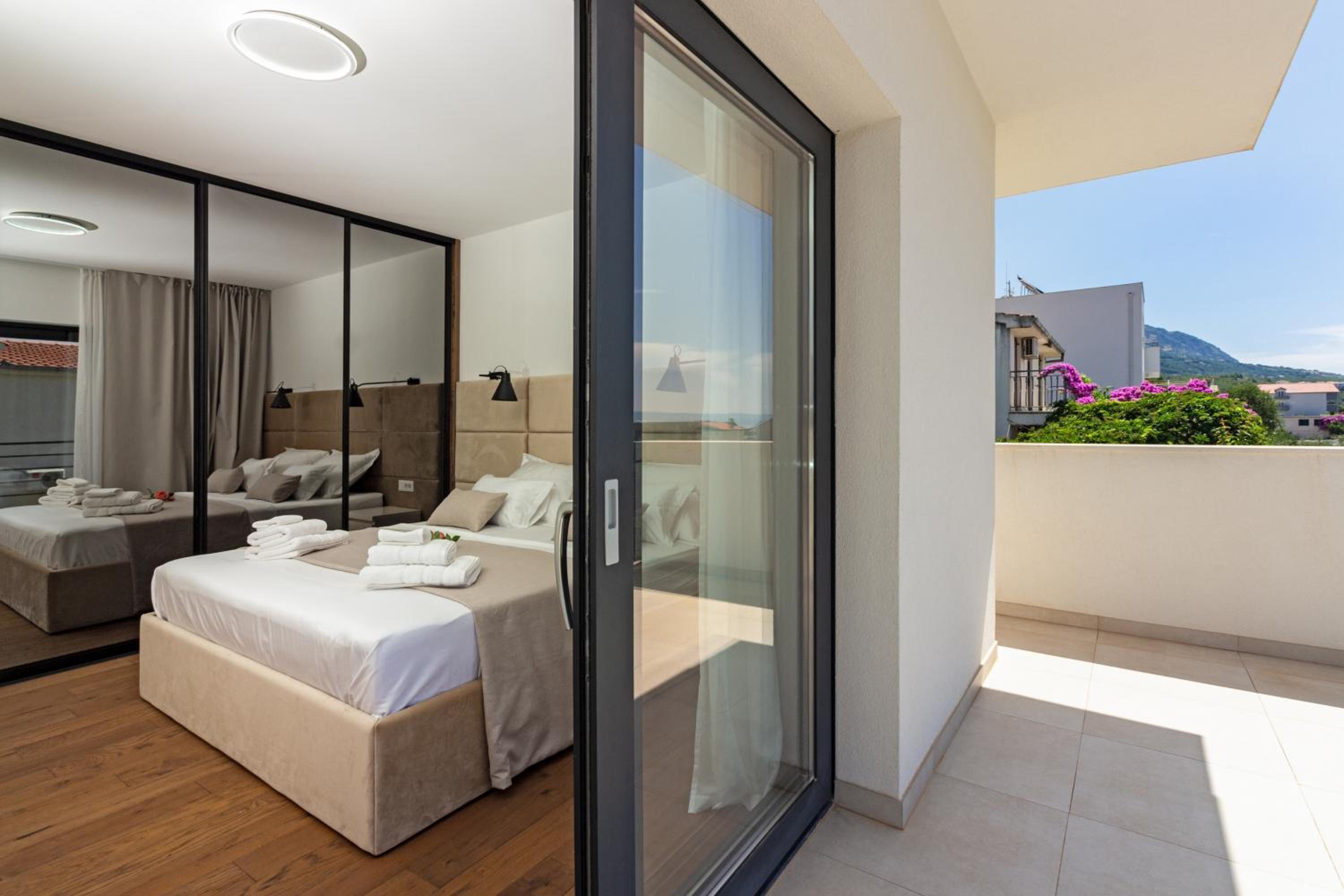 Podstrana Vacations - Family House "Villa Gyra" with Private Swimming Pool, Indoor BBQ, Gym and Gaming room! - Property Image 15