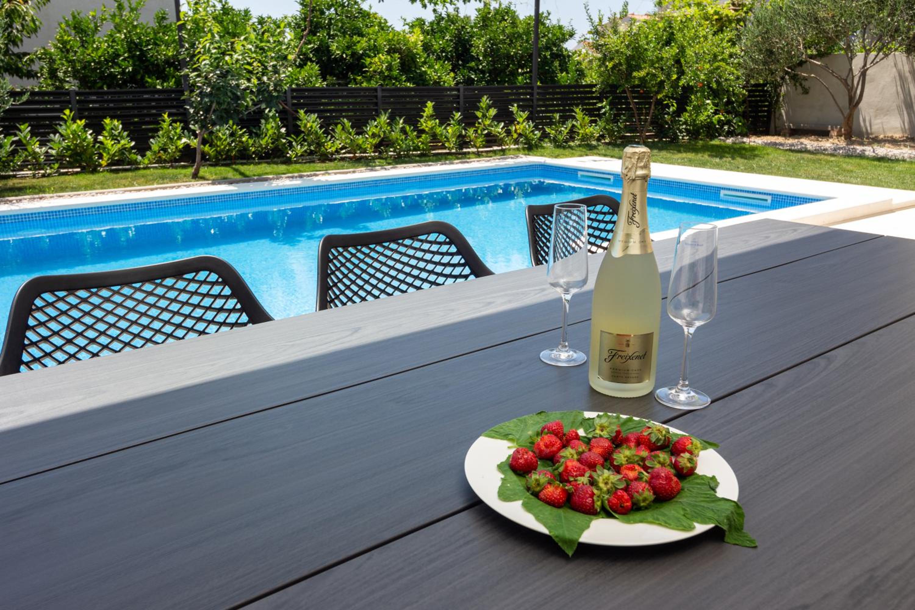 Podstrana Vacations - Family House "Villa Gyra" with Private Swimming Pool, Indoor BBQ, Gym and Gaming room! - Property Image 2