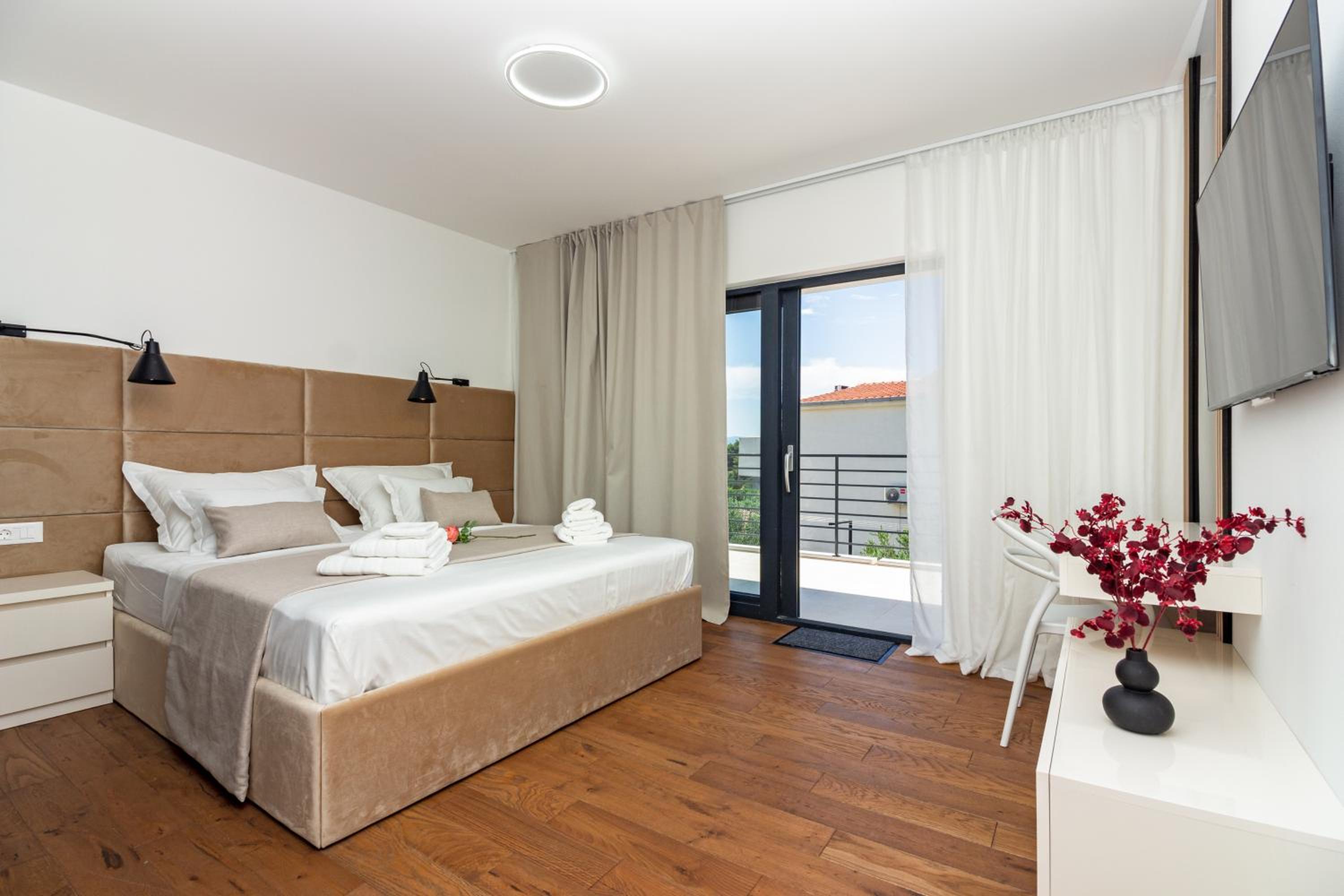 Podstrana Vacations - Family House "Villa Gyra" with Private Swimming Pool, Indoor BBQ, Gym and Gaming room! - Property Image 12