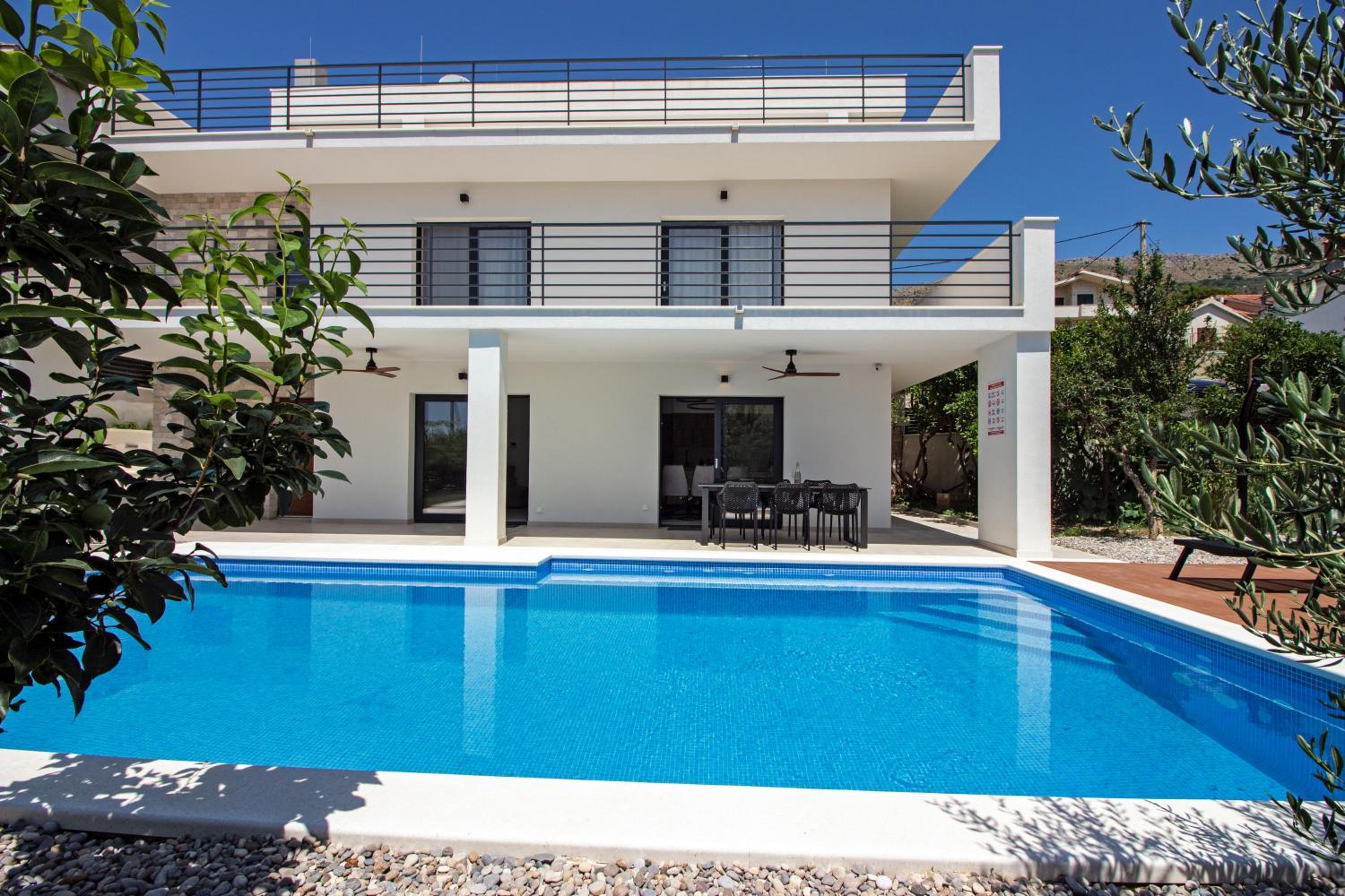 Podstrana Vacations - Family House "Villa Gyra" with Private Swimming Pool, Indoor BBQ, Gym and Gaming room! - Property Image 6
