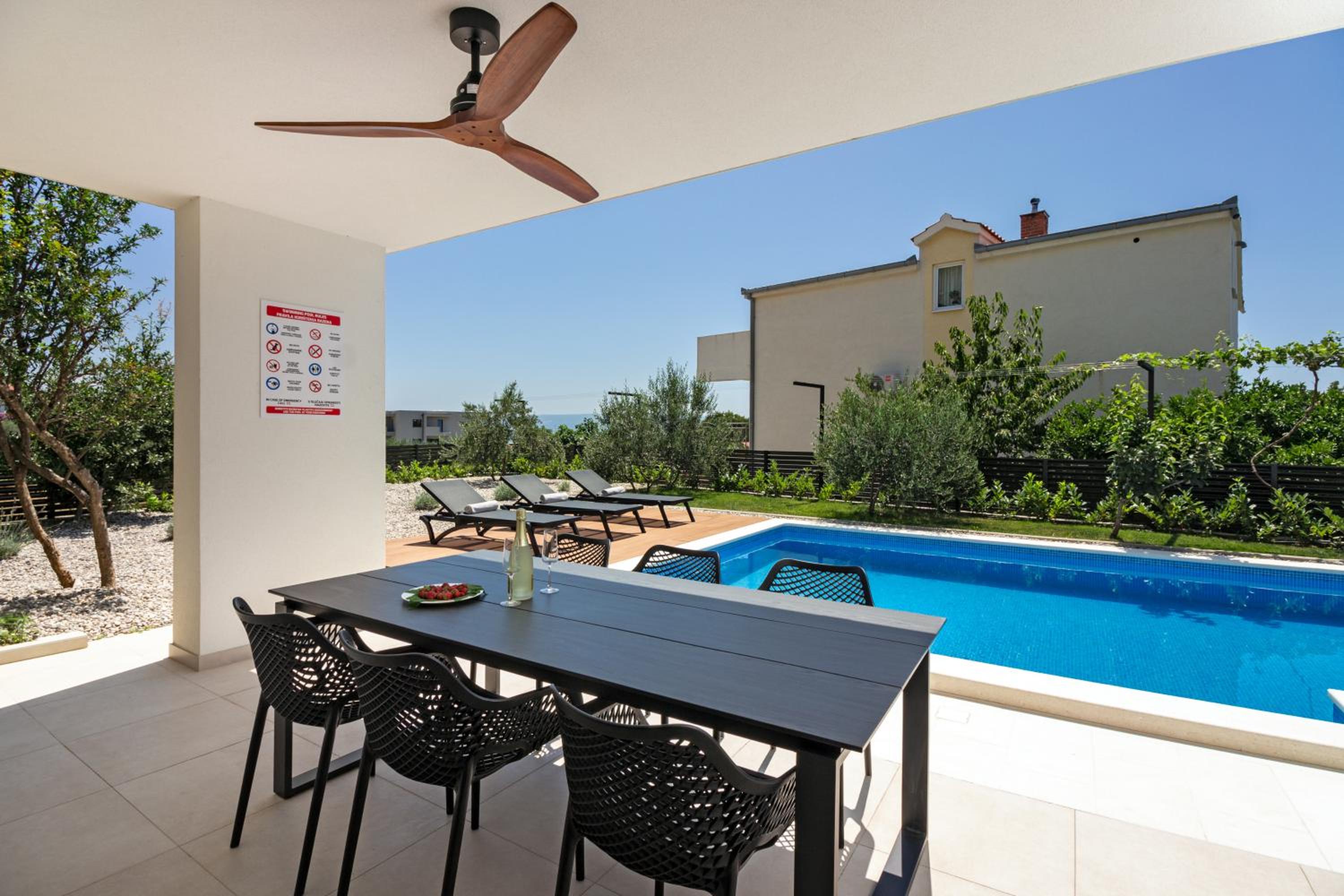 Podstrana Vacations - Family House "Villa Gyra" with Private Swimming Pool, Indoor BBQ, Gym and Gaming room! - Property Image 5