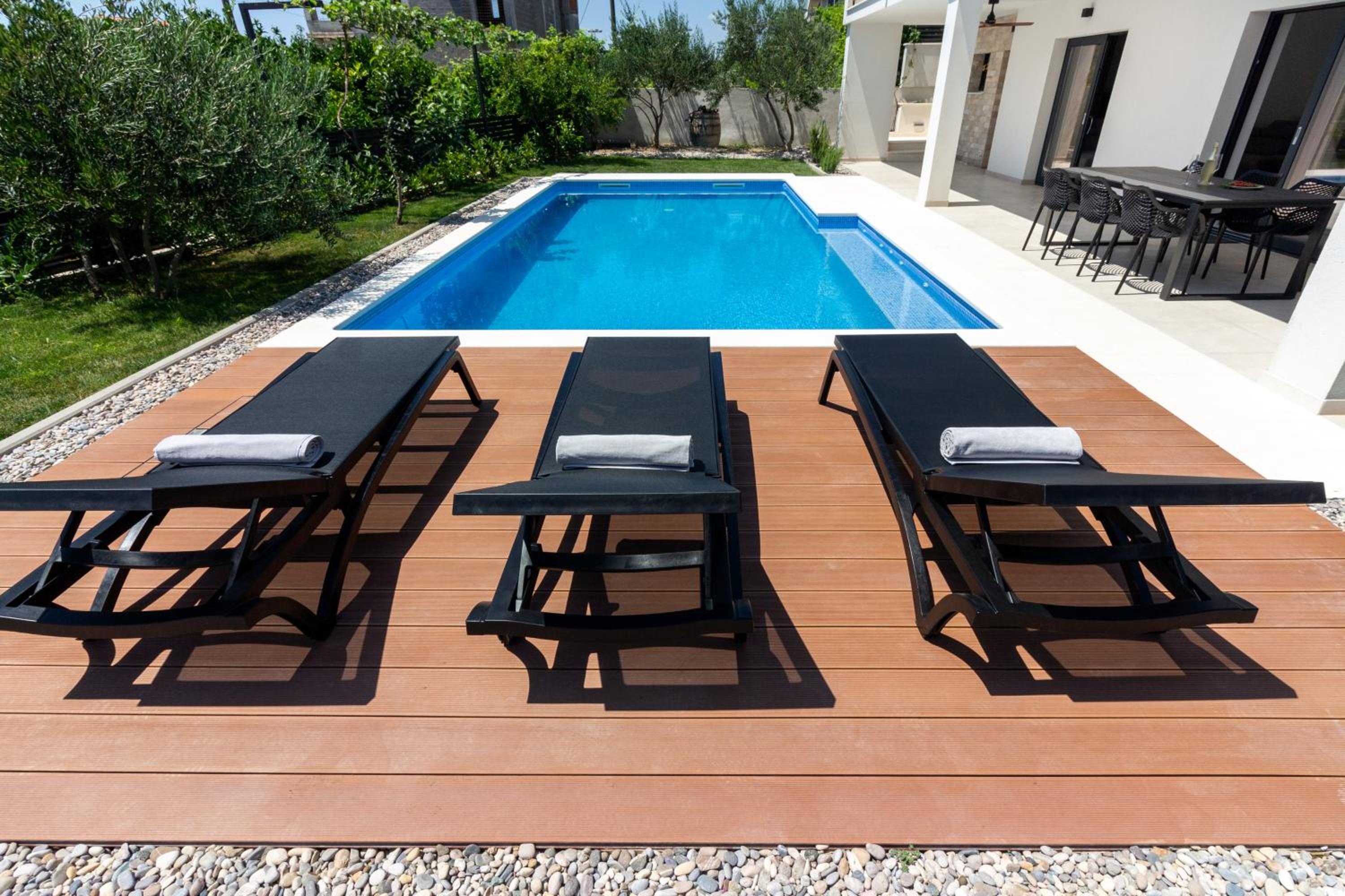 Podstrana Vacations - Family House "Villa Gyra" with Private Swimming Pool, Indoor BBQ, Gym and Gaming room! - Property Image 47